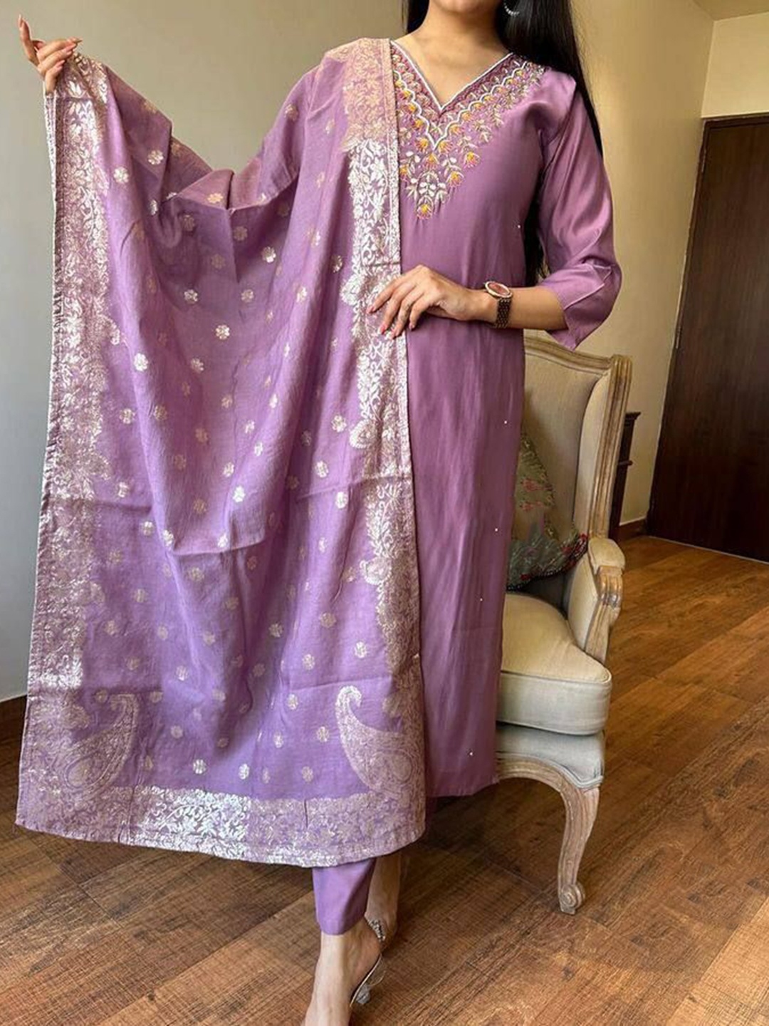 Siya Fashion Floral Zari Embroidered V-Neck Straight Kurta with Trousers and Dupatta, Purple
Siya Fashion Floral Zari Embroidered V-Neck Straight Kurta with Trousers and Dupatta, Purple
