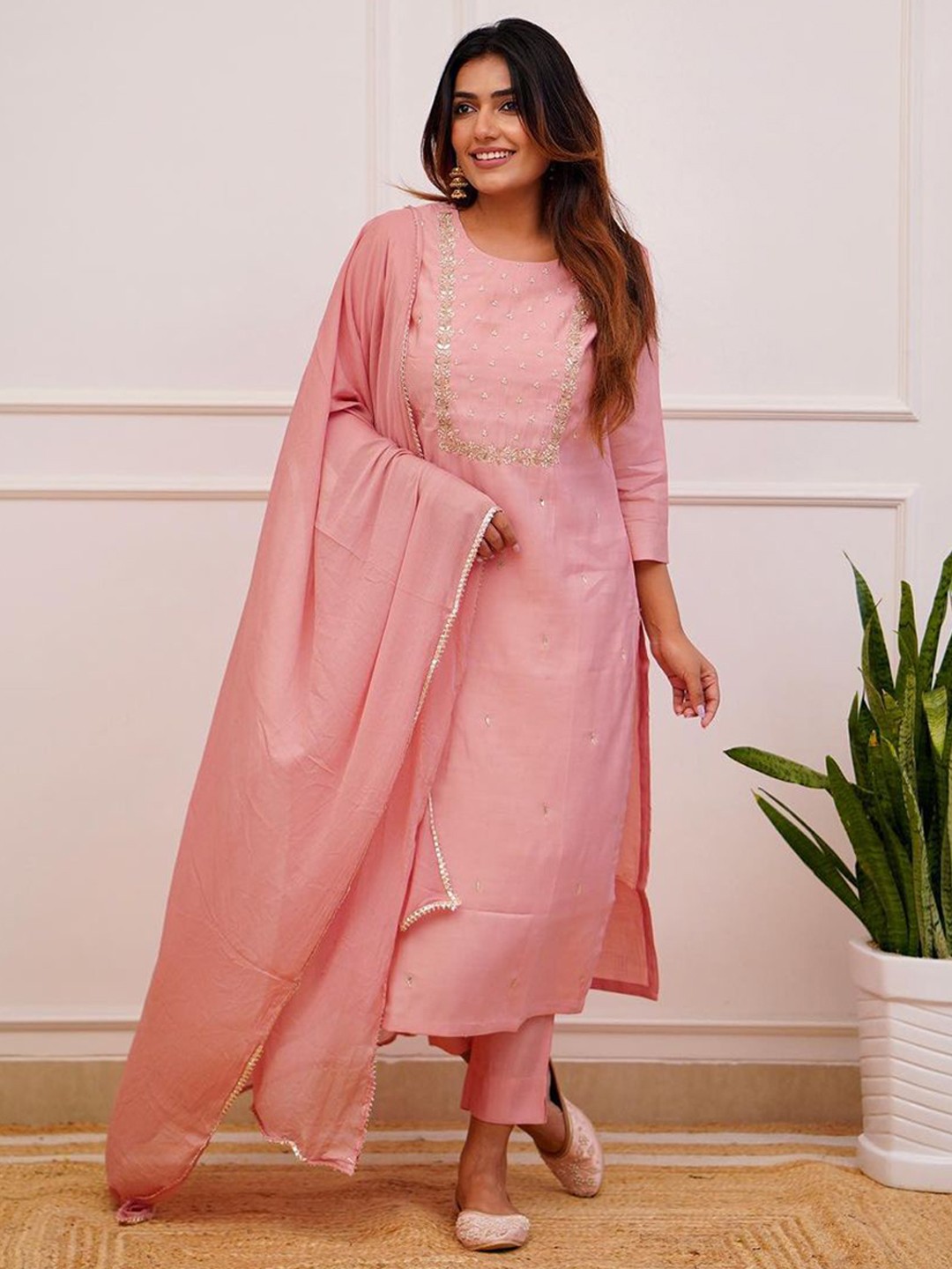 Siya Fashion Floral Embroidered Round Neck Straight Kurta with Trousers And Dupatta, Pink
Siya Fashion Floral Embroidered Round Neck Straight Kurta with Trousers And Dupatta, Pink