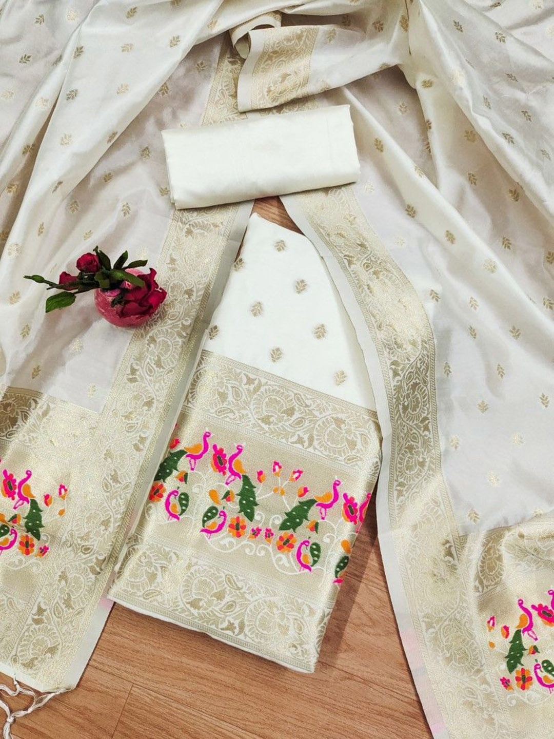 JATRIQQ Floral Woven Design Zari Work Banarasi Silk Unstitched Dress Material, White
JATRIQQ Floral Woven Design Zari Work Banarasi Silk Unstitched Dress Material, White