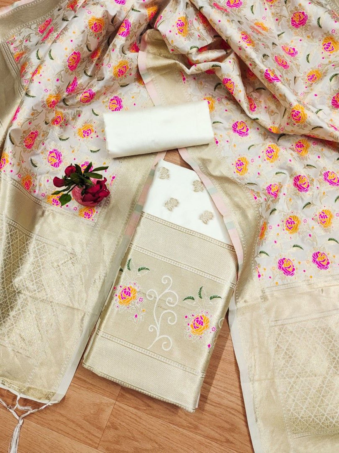 JATRIQQ Floral Woven Design Zari Work Banarasi Silk Unstitched Dress Material, White
JATRIQQ Floral Woven Design Zari Work Banarasi Silk Unstitched Dress Material, White