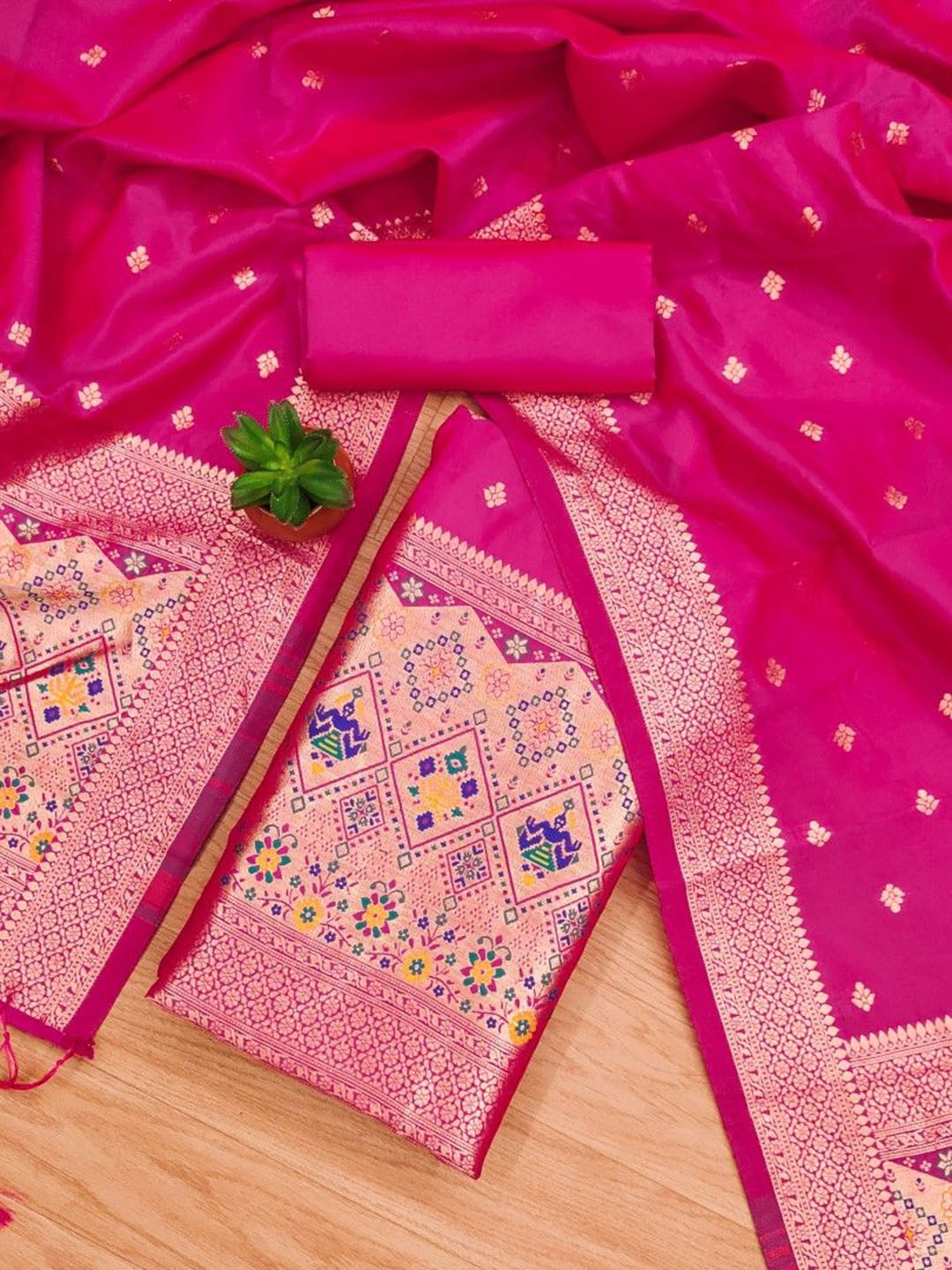 JATRIQQ Floral Woven Design Zari Work Banarasi Silk Unstitched Dress Material, Magenta
JATRIQQ Floral Woven Design Zari Work Banarasi Silk Unstitched Dress Material, Magenta