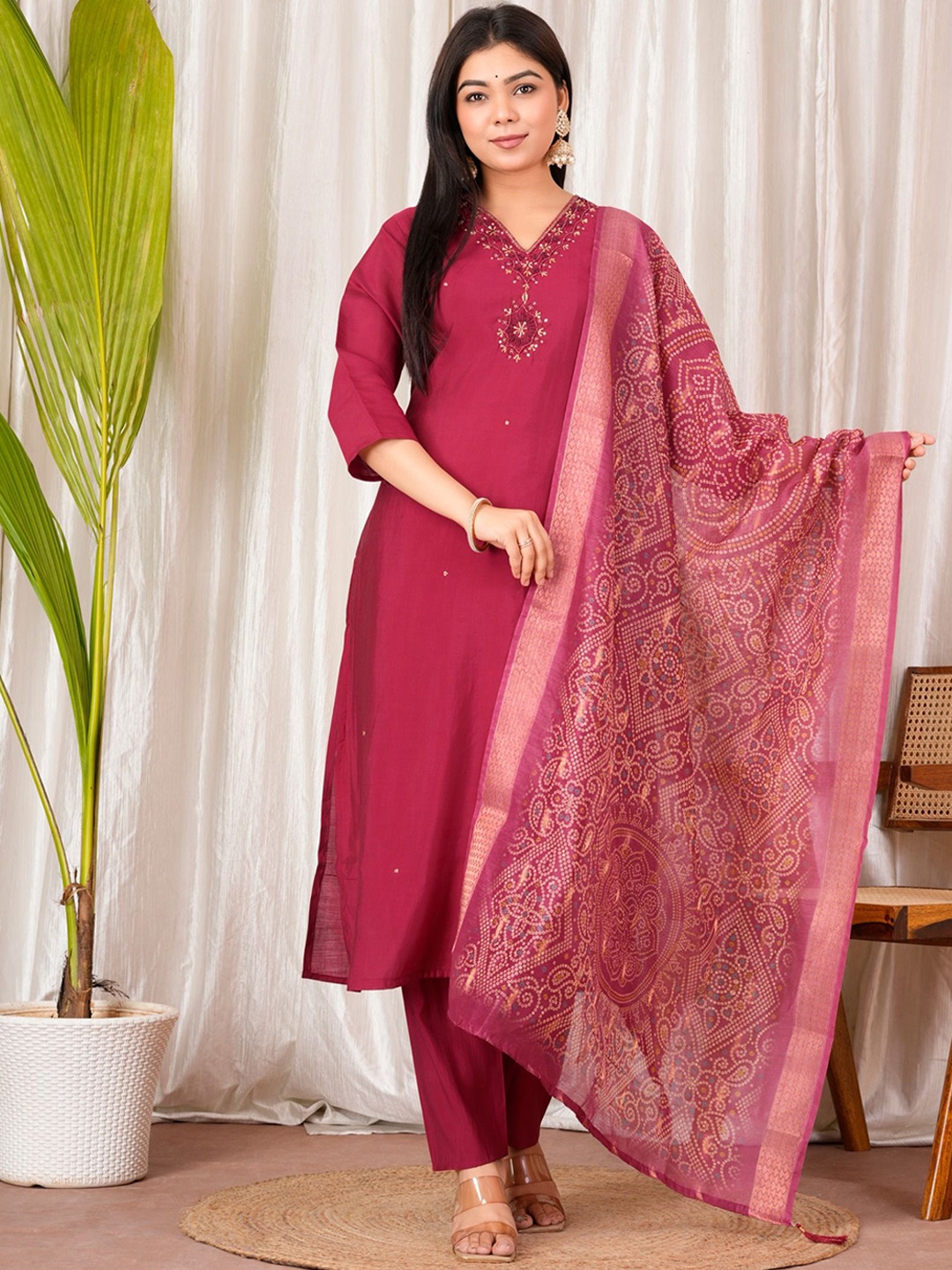 XAYCRA CREATION Floral Embroidered Pure Silk V-Neck Straight Kurta With Trousers & Dupatta, Red
XAYCRA CREATION Floral Embroidered Pure Silk V-Neck Straight Kurta With Trousers & Dupatta, Red
