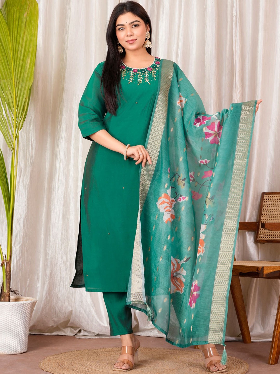 XAYCRA CREATION Women Ethnic Motifs Regular Thread Work Pure Silk Kurta with Pyjamas & With Dupatta, Green
XAYCRA CREATION Women Ethnic Motifs Regular Thread Work Pure Silk Kurta with Pyjamas & With Dupatta, Green