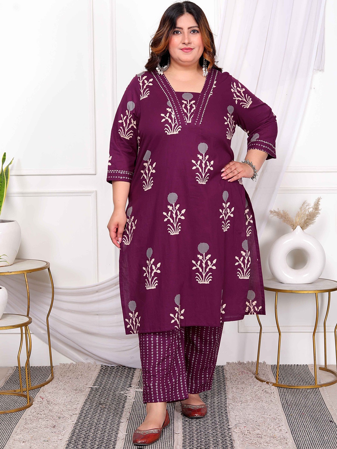 MIRAVAN Plus Size Floral Printed Notch Neck Pure Cotton Straight Kurta With Palazzo, Purple
MIRAVAN Plus Size Floral Printed Notch Neck Pure Cotton Straight Kurta With Palazzo, Purple