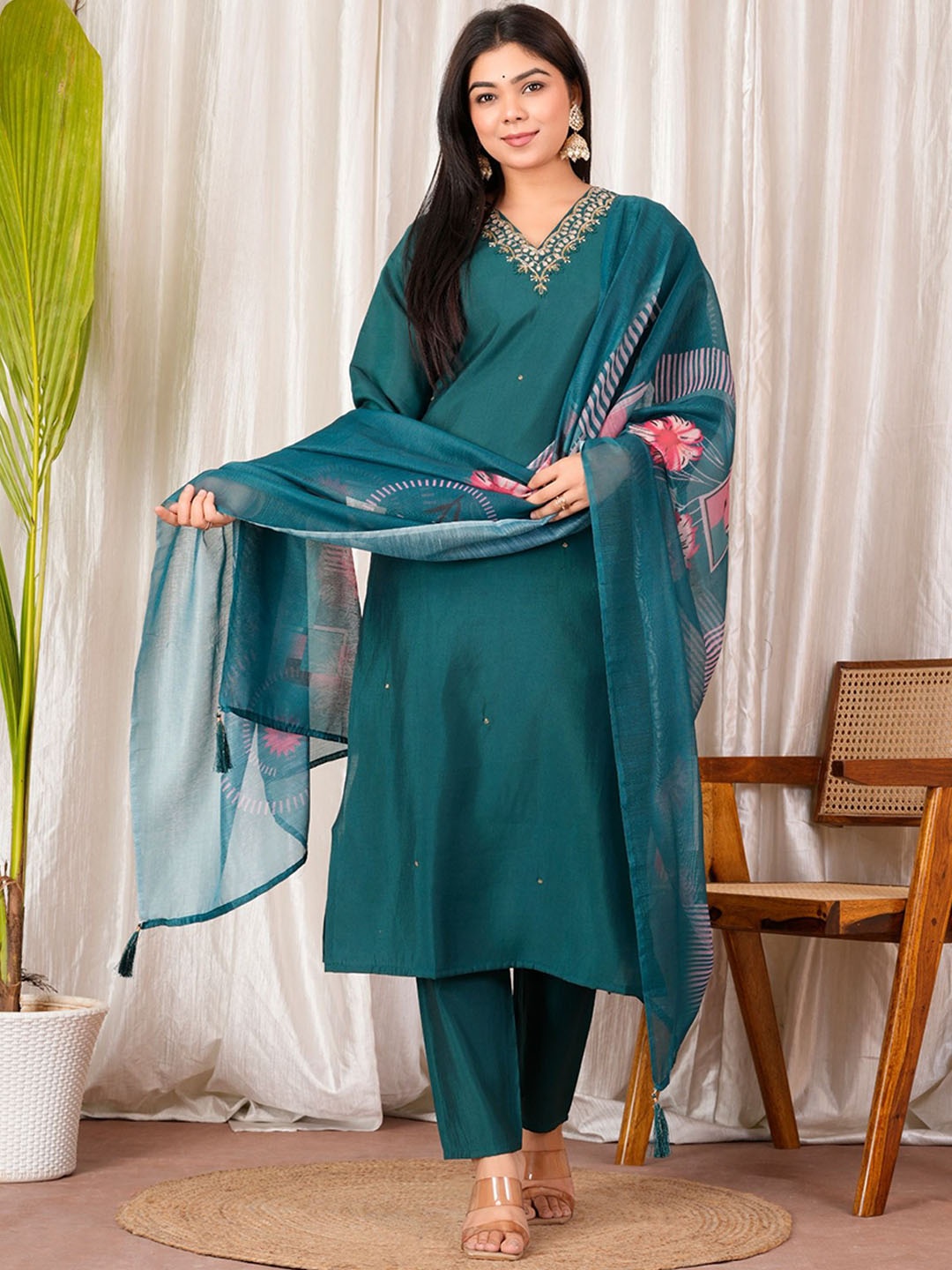 XAYCRA CREATION Floral Embroidered Thread Work Straight Kurta With Trousers And Dupatta, Teal
XAYCRA CREATION Floral Embroidered Thread Work Straight Kurta With Trousers And Dupatta, Teal