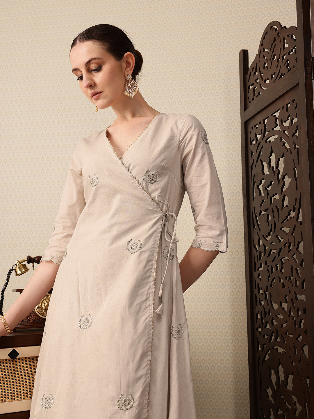 House of Pataudi Pure Cotton Floral Embroidered Sequinned Angrakha Jashn Kurta, Beige
House of Pataudi Pure Cotton Floral Embroidered Sequinned Angrakha Jashn Kurta, Beige