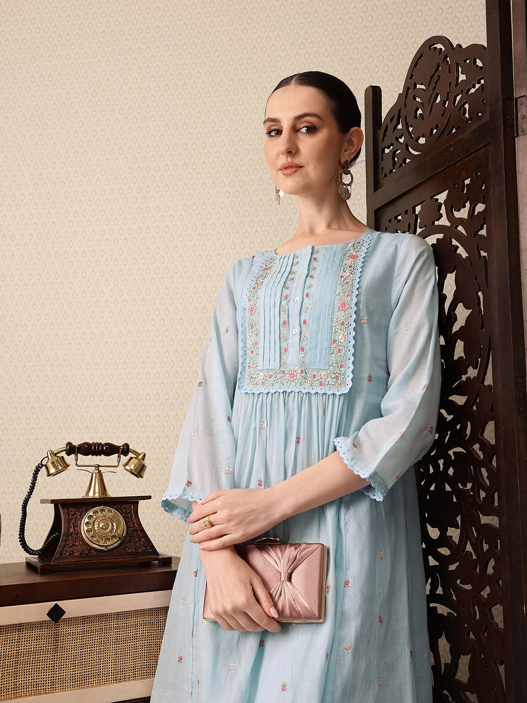 House of Pataudi Floral Embroidered Regular Thread Work Jashn Kurta with Palazzos, Blue
House of Pataudi Floral Embroidered Regular Thread Work Jashn Kurta with Palazzos, Blue