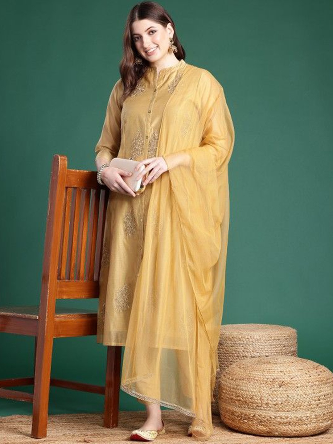 Suha Floral Embroidered Cotton Blend Mandarin Collar Kurta With Trousers And Dupatta, Gold
Suha Floral Embroidered Cotton Blend Mandarin Collar Kurta With Trousers And Dupatta, Gold
