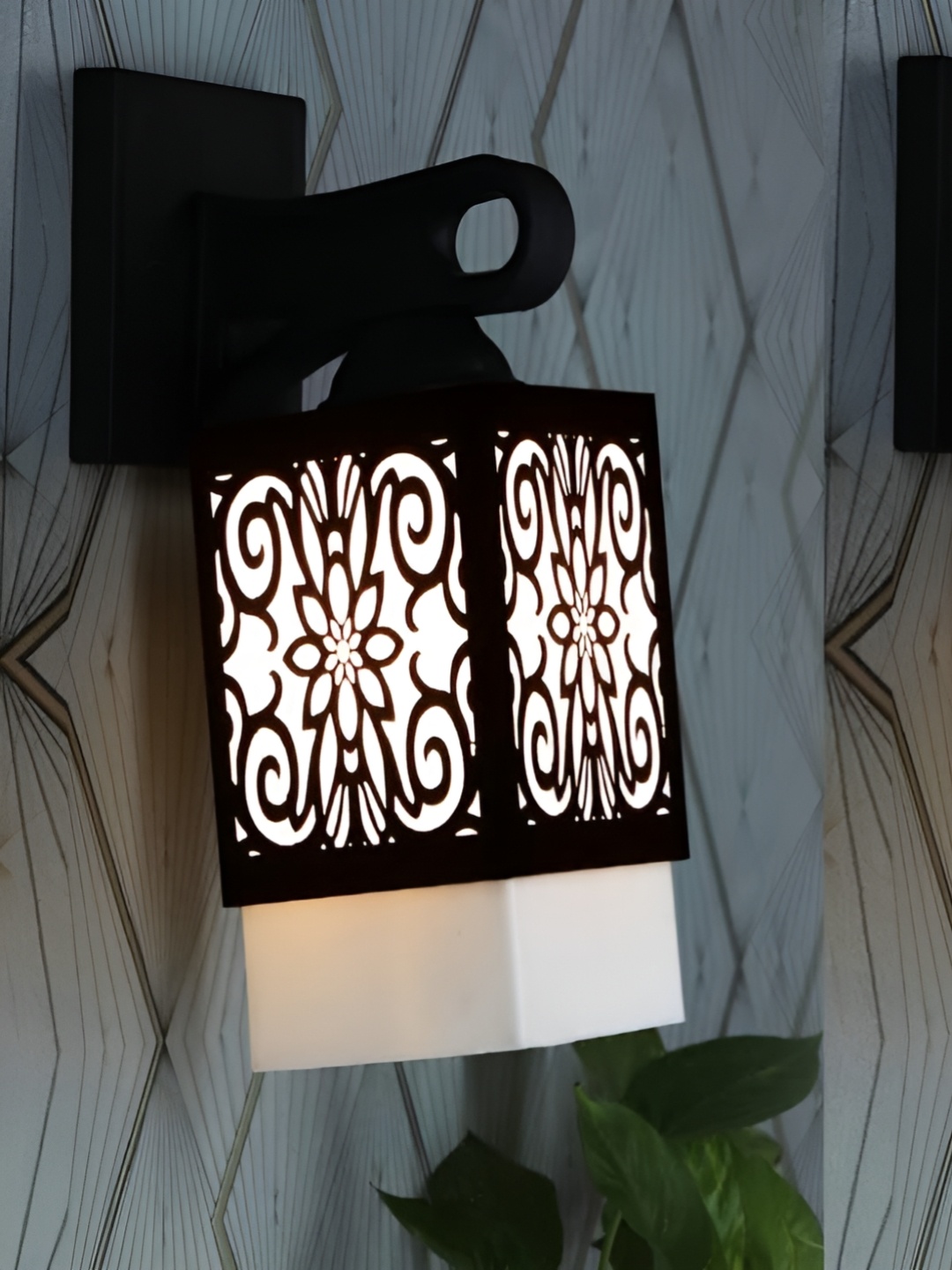 Gojeeva Black & White 2 Pieces Textured Wooden Square Shaped Wall Lamp
Gojeeva Black & White 2 Pieces Textured Wooden Square Shaped Wall Lamp