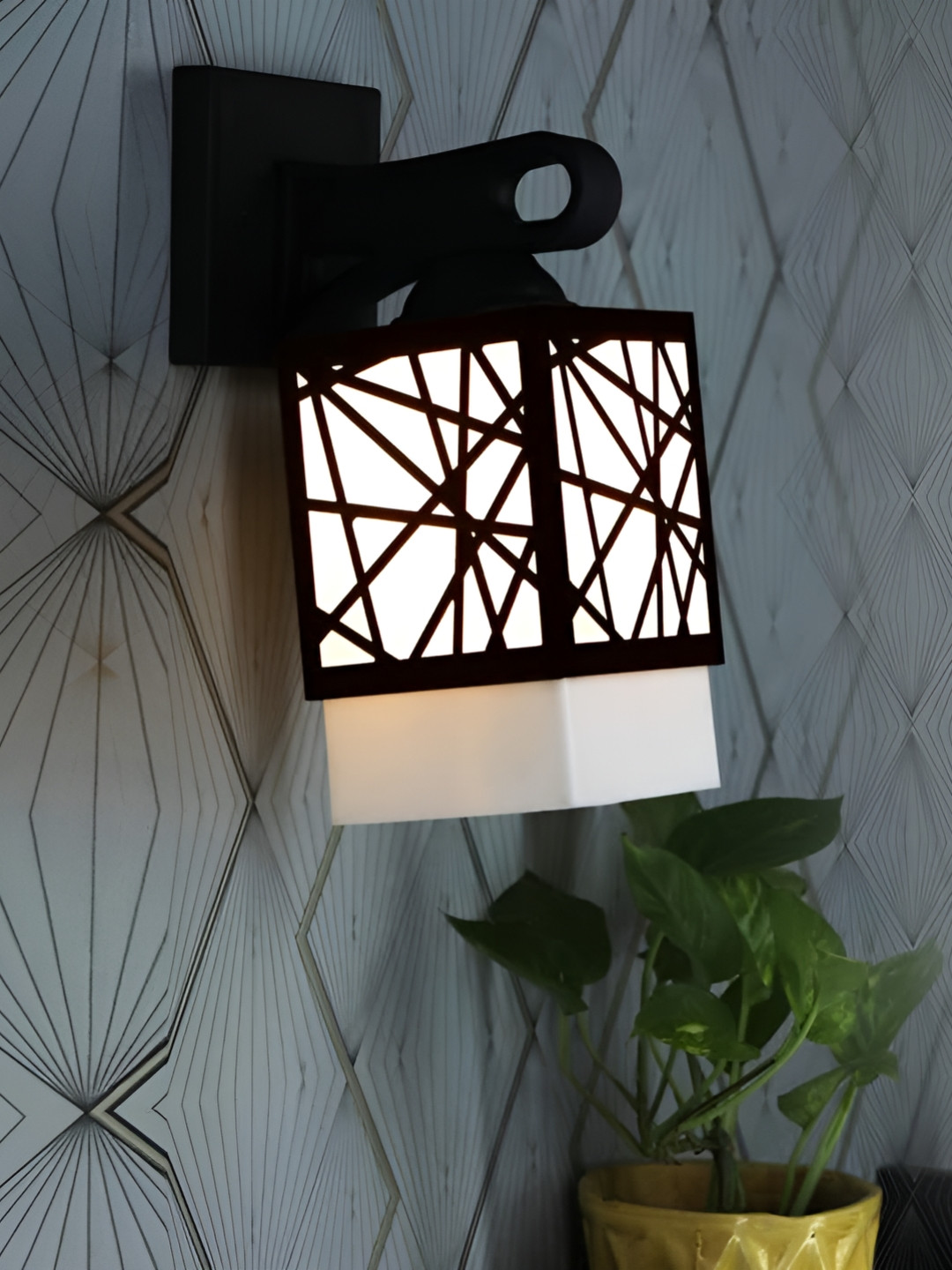 Gojeeva Black & White Textured Square Shaped Wooden Wall Lamp 
Gojeeva Black & White Textured Square Shaped Wooden Wall Lamp