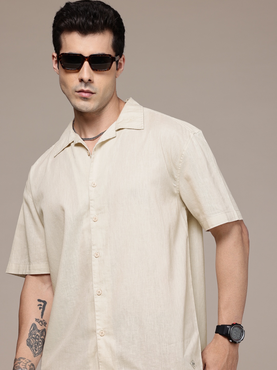 The Roadster Lifestyle Co. Solid Cuban Collar Oversized Casual Shirt, Off white
The Roadster Lifestyle Co. Solid Cuban Collar Oversized Casual Shirt, Off white