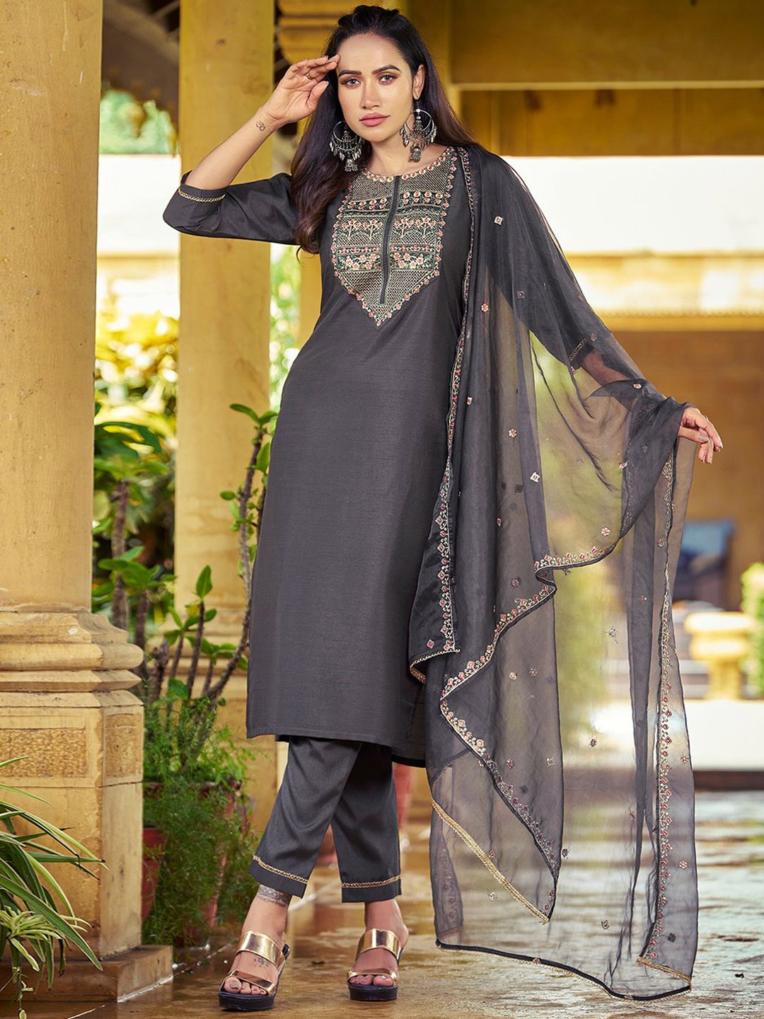 KALINI Floral Embroidered Round Neck Zari Work Straight Kurta And Trouser & Dupatta, Grey
KALINI Floral Embroidered Round Neck Zari Work Straight Kurta And Trouser & Dupatta, Grey