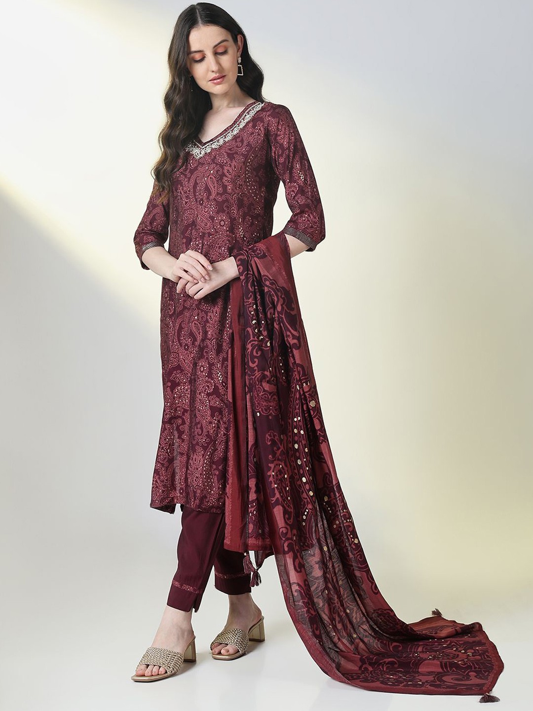 SHOWOFF Ethnic Motifs Printed Beads and Stones V-Neck Kurta With Trousers And Dupatta, Maroon
SHOWOFF Ethnic Motifs Printed Beads and Stones V-Neck Kurta With Trousers And Dupatta, Maroon