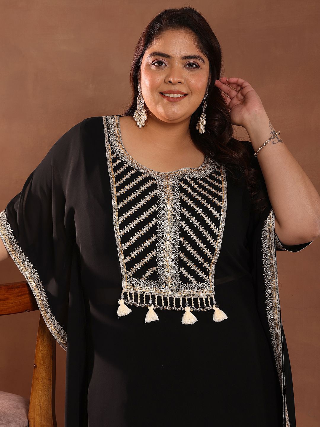 EXTRA LOVE BY LIBAS Plus Size Ethnic Motifs Embroidered Top With Kaftan And Palazzos, Black
EXTRA LOVE BY LIBAS Plus Size Ethnic Motifs Embroidered Top With Kaftan And Palazzos, Black
