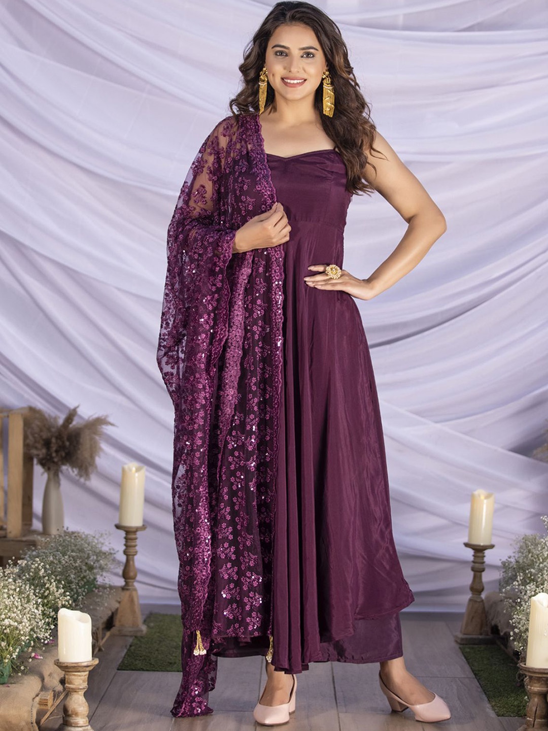 SEW Floral Panelled Thread Work Sweetheart Neck Kurta With Trousers & Dupatta, Purple
SEW Floral Panelled Thread Work Sweetheart Neck Kurta With Trousers & Dupatta, Purple