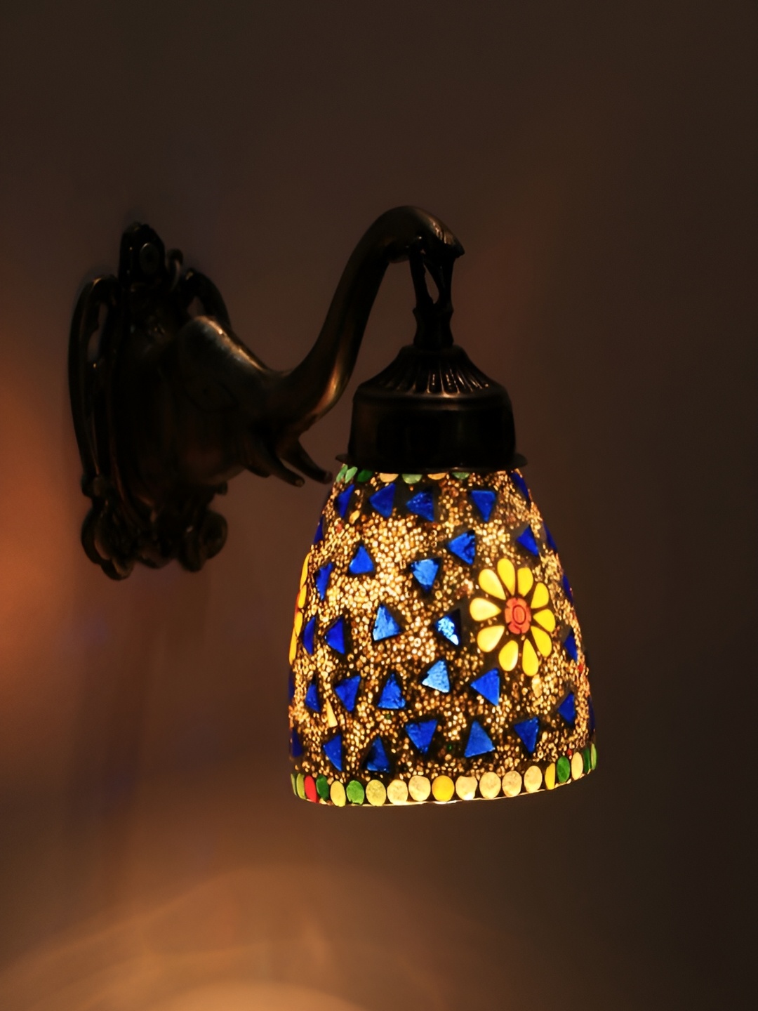 VAGalleryKing White & Blue Printed Bell Shaped Antique Elephant Design Glass Wall Lamp
VAGalleryKing White & Blue Printed Bell Shaped Antique Elephant Design Glass Wall Lamp