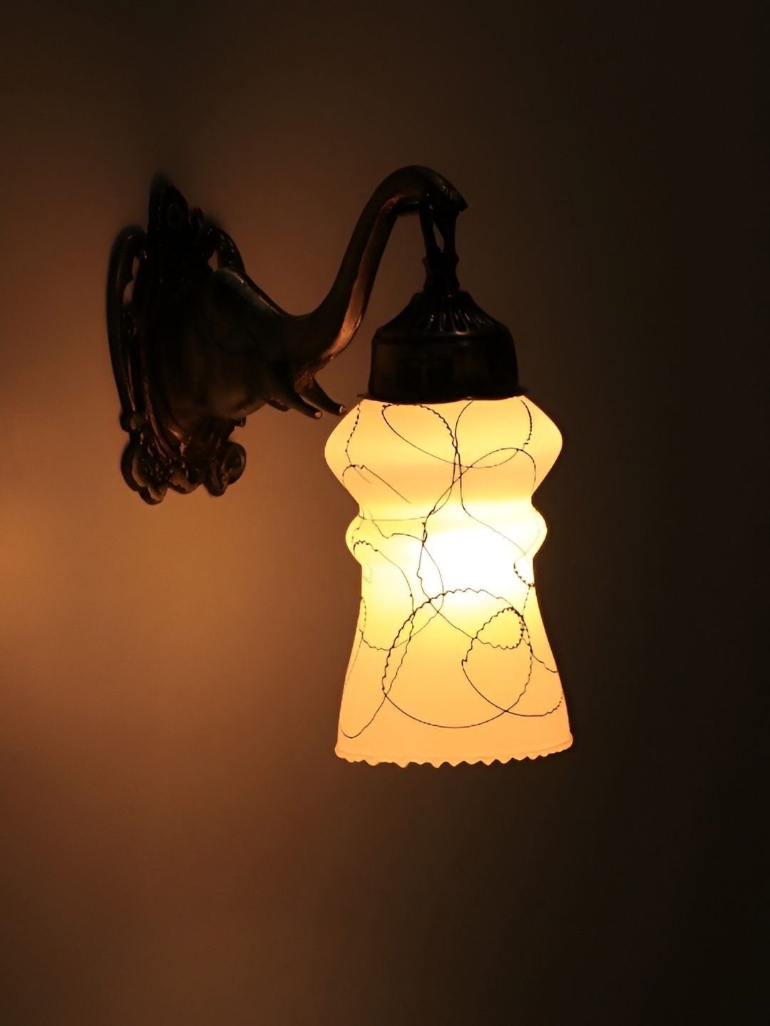 VAGalleryKing White & Black Printed Bell Shaped Antique Elephant Design Glass Wall Lamp
VAGalleryKing White & Black Printed Bell Shaped Antique Elephant Design Glass Wall Lamp