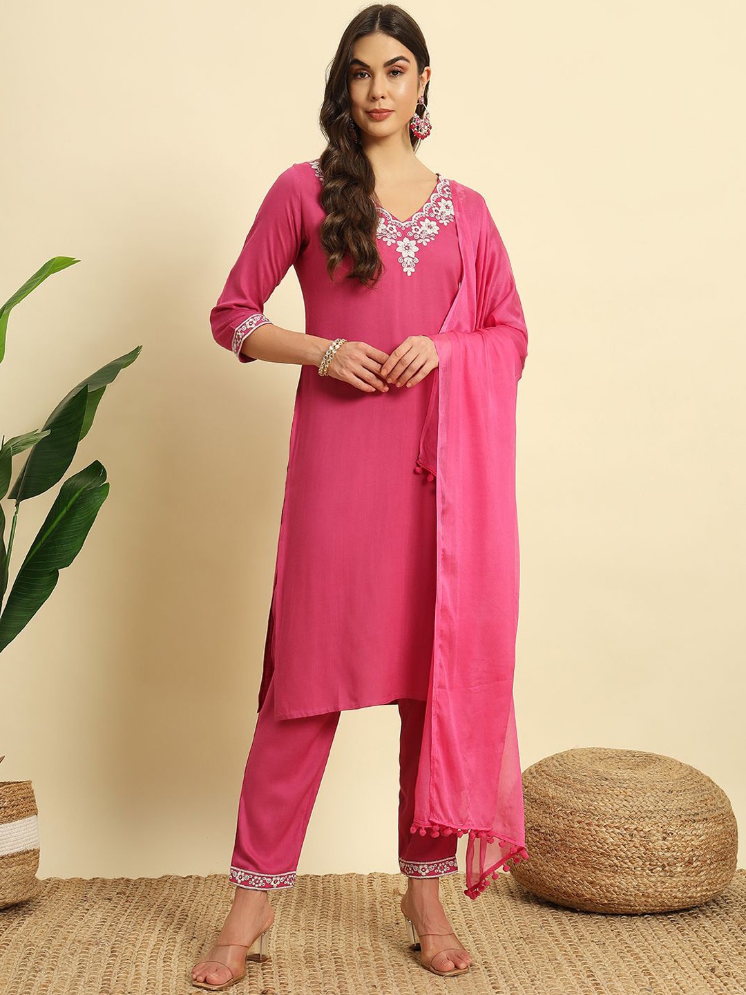 V.S.Creation Floral Embroidered V-Neck Straight Kurta With Trousers And Dupatta, Pink
V.S.Creation Floral Embroidered V-Neck Straight Kurta With Trousers And Dupatta, Pink