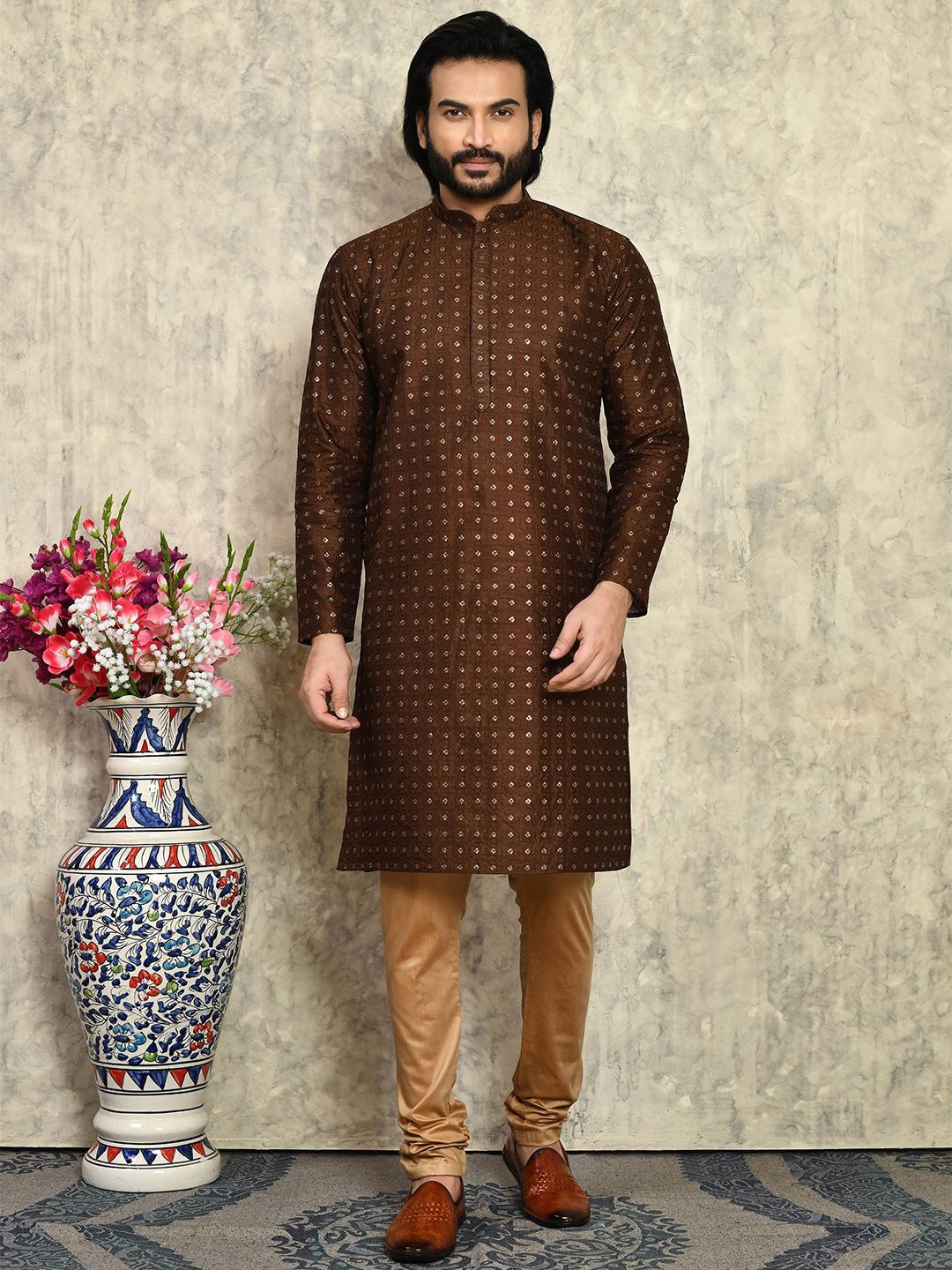 RANAK Geometric Embroidered Mandarin Collar Art Silk Sequinned Straight Kurta, Coffee brown
RANAK Geometric Embroidered Mandarin Collar Art Silk Sequinned Straight Kurta, Coffee brown