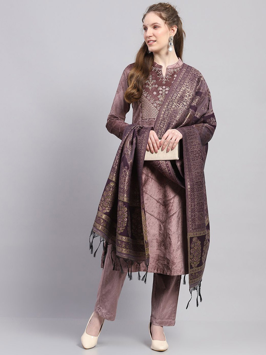 Monte Carlo Floral Embroidered Mandarin Collar Straight Kurta With Trousers & Dupatta, Purple
Monte Carlo Floral Embroidered Mandarin Collar Straight Kurta With Trousers & Dupatta, Purple