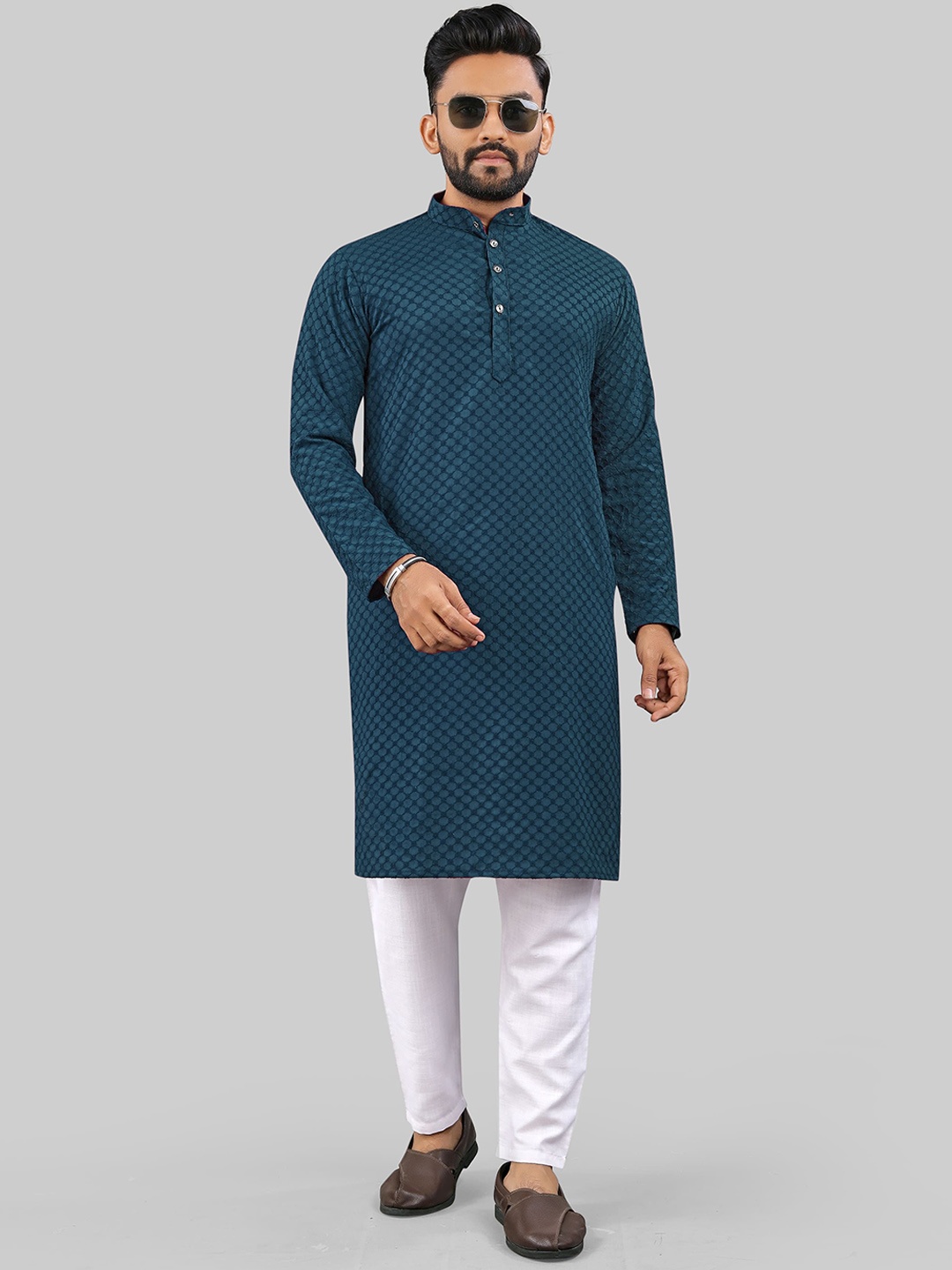 CHARLOTTE GRACIOUS Geometric Printed Thread Work Mandarin Collar Straight Kurta, Turquoise blue
CHARLOTTE GRACIOUS Geometric Printed Thread Work Mandarin Collar Straight Kurta, Turquoise blue