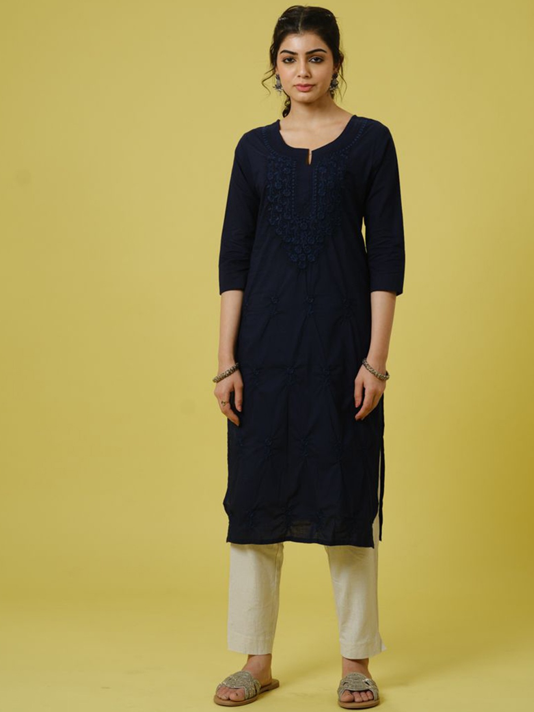 Hassu's Woven Design Floral Embroidered Thread Work Notch-Neck Straight Kurta, Navy blue
Hassu's Woven Design Floral Embroidered Thread Work Notch-Neck Straight Kurta, Navy blue