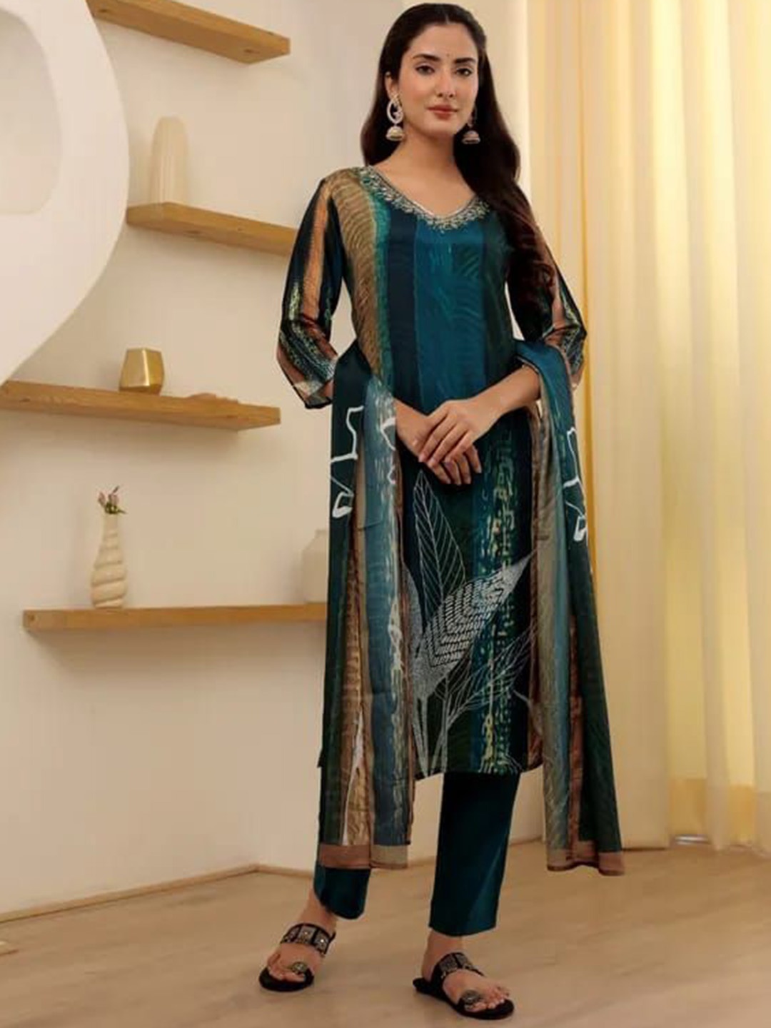 STYLERIUM Floral Printed Silk Blend V-Neck Straight Kurta With Trousers And Dupatta, Green
STYLERIUM Floral Printed Silk Blend V-Neck Straight Kurta With Trousers And Dupatta, Green