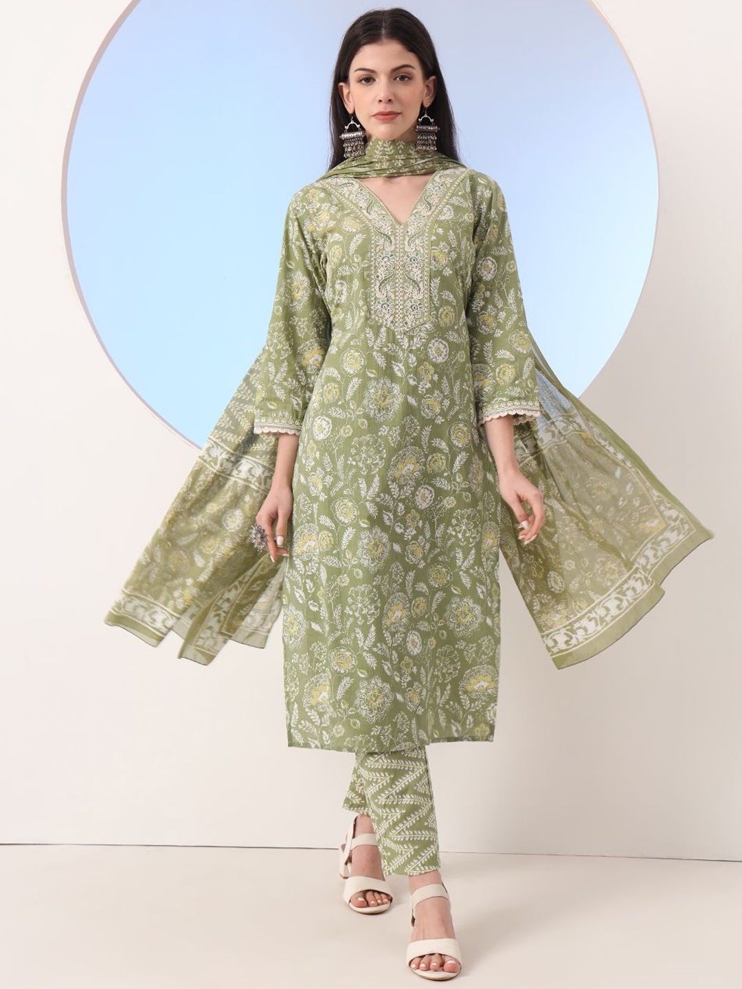 Yufta Floral Printed Pure Cotton V-Neck Straight Kurta With Trousers And Dupatta, Green
Yufta Floral Printed Pure Cotton V-Neck Straight Kurta With Trousers And Dupatta, Green