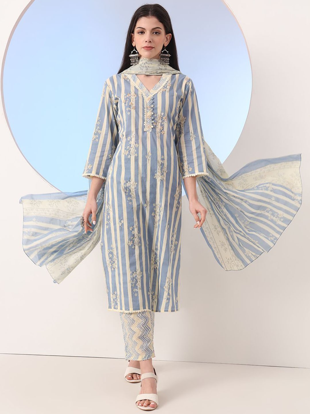 Yufta Floral Embroidered Pure Cotton V-Neck Straight Kurta With Trousers And Dupatta, Blue
Yufta Floral Embroidered Pure Cotton V-Neck Straight Kurta With Trousers And Dupatta, Blue