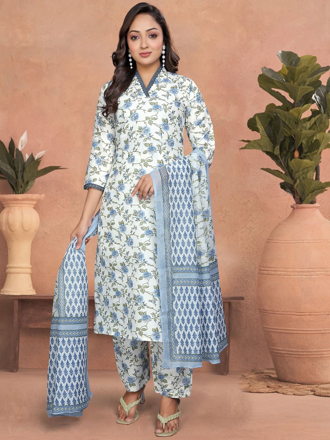 STYLERIUM Floral Printed Cotton Blend V-Neck Straight Kurta With Trousers And Dupatta, Blue
STYLERIUM Floral Printed Cotton Blend V-Neck Straight Kurta With Trousers And Dupatta, Blue
