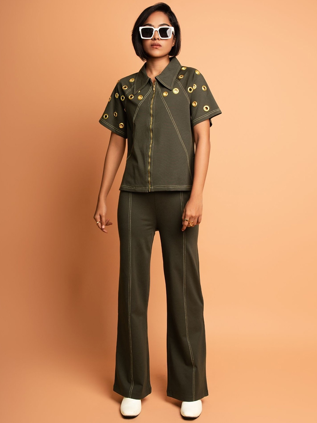 brown sugar The Sheer Metallica Grey Self Design Pure Cotton Shirt With Trouser, Green
brown sugar The Sheer Metallica Grey Self Design Pure Cotton Shirt With Trouser, Green