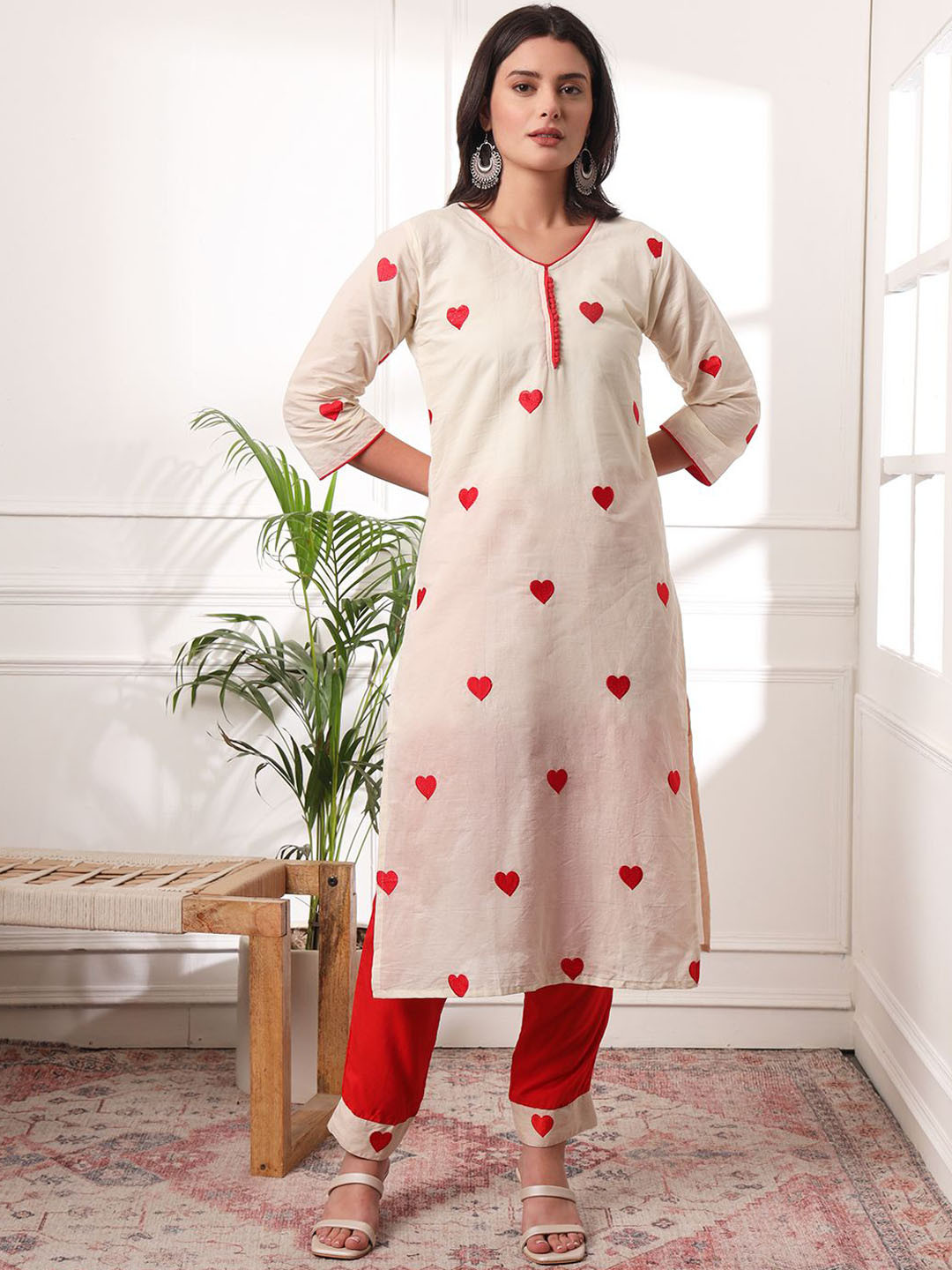 Mitera Women Floral Embroidered Regular Thread Work Pure Cotton Kurta with Trousers & With Dupatta, Cream
Mitera Women Floral Embroidered Regular Thread Work Pure Cotton Kurta with Trousers & With Dupatta, Cream