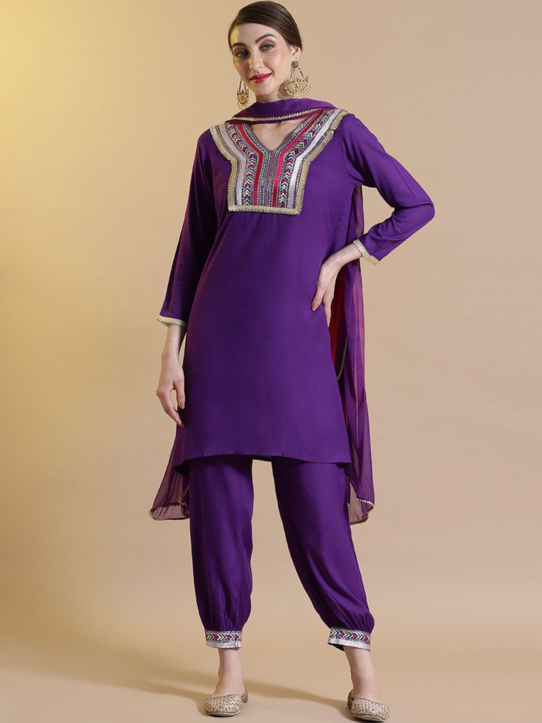 STYLEBAAZI Geometric Yoke Design V-Neck Thread Work Straight Kurti With Salwar And Dupatta, Purple
STYLEBAAZI Geometric Yoke Design V-Neck Thread Work Straight Kurti With Salwar And Dupatta, Purple