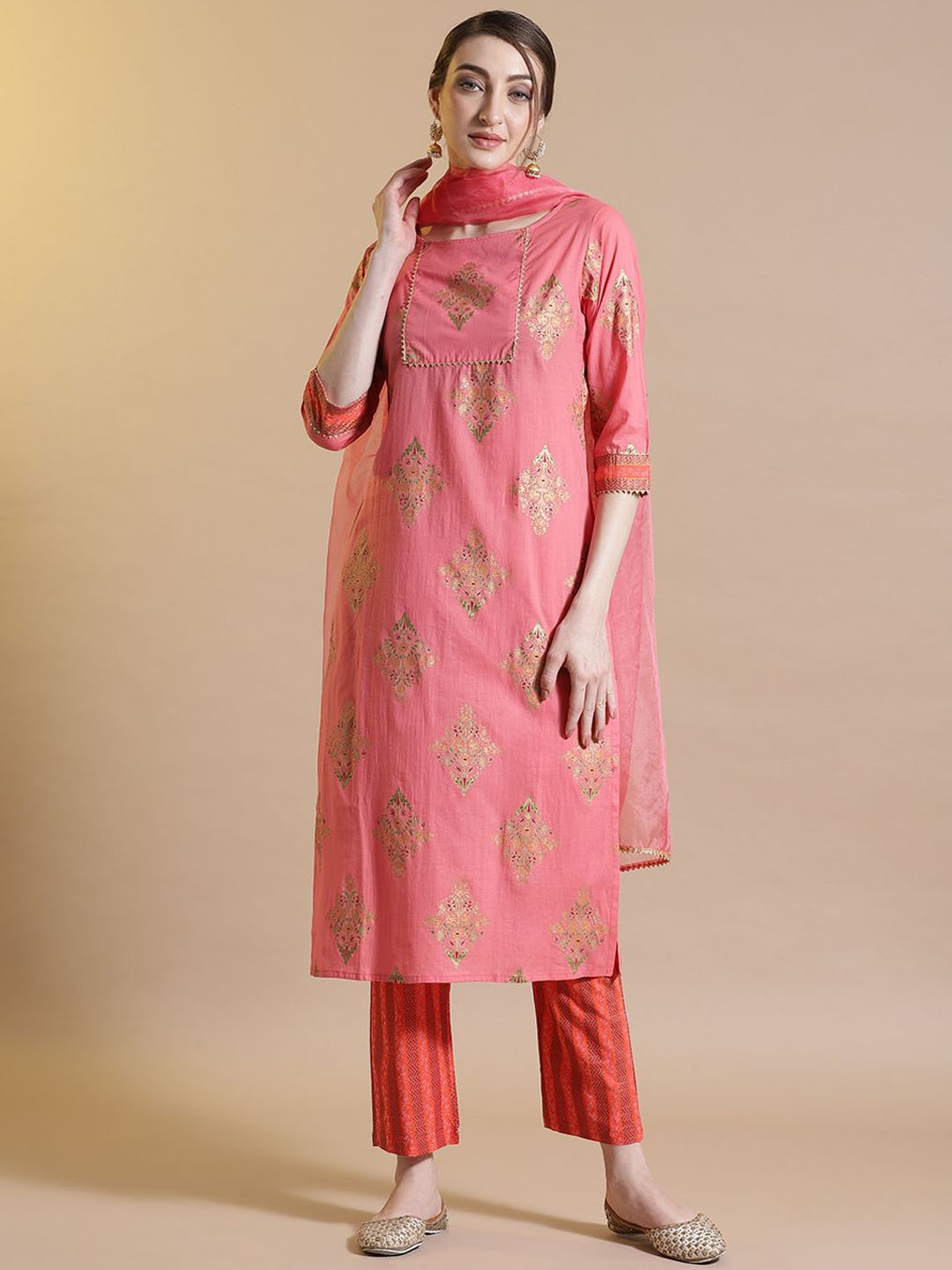 STYLEBAAZI Floral Embroidered Pure Cotton Straight Kurta With Trouser & Dupatta, Peach
STYLEBAAZI Floral Embroidered Pure Cotton Straight Kurta With Trouser & Dupatta, Peach