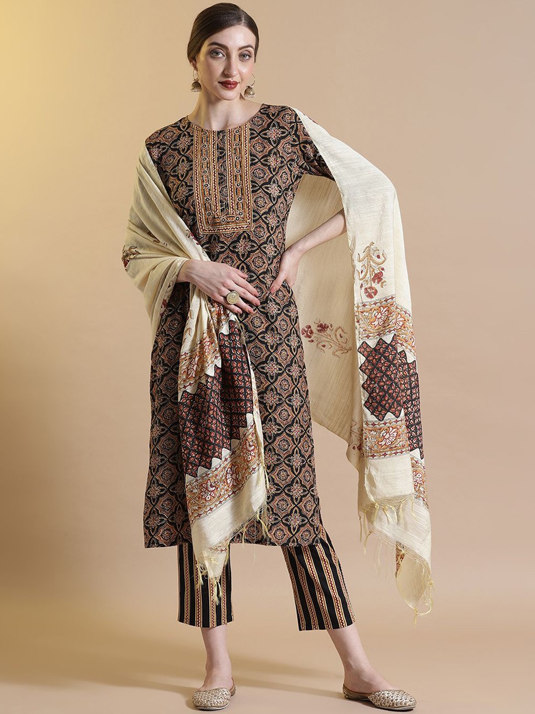 STYLEBAAZI Floral Printed Sequinned Pure Cotton Straight Kurta With Trousers & Dupatta, Black
STYLEBAAZI Floral Printed Sequinned Pure Cotton Straight Kurta With Trousers & Dupatta, Black