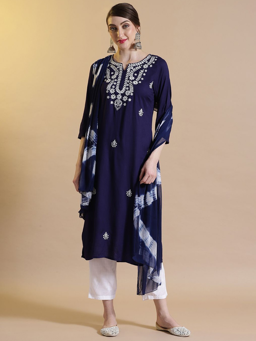 STYLEBAAZI Notch-Neck Floral Embroidered Straight Kurta With Trousers And Dupatta, Navy blue
STYLEBAAZI Notch-Neck Floral Embroidered Straight Kurta With Trousers And Dupatta, Navy blue