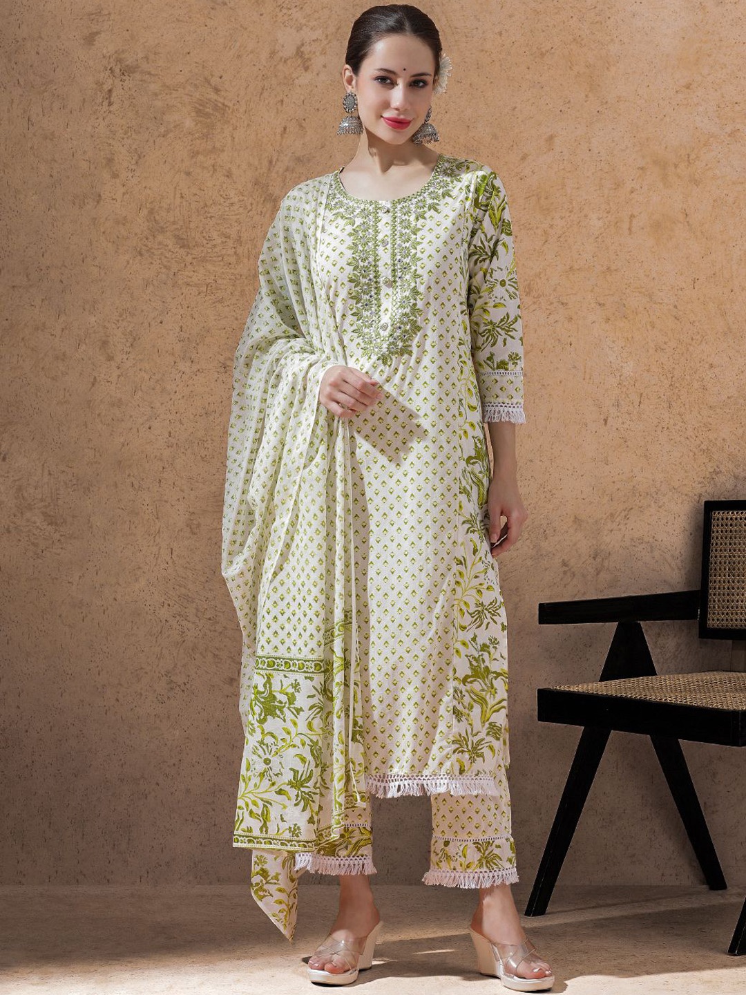 STYLEBAAZI Floral Embroidered Miroor Work Pure Cotton Kurta With Trousers And Dupatta, Green
STYLEBAAZI Floral Embroidered Miroor Work Pure Cotton Kurta With Trousers And Dupatta, Green