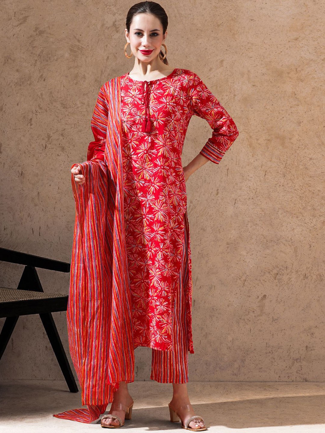 STYLEBAAZI Floral Printed Sequinned Pure Cotton Straight Kurta With Trouser And Dupatta, Red
STYLEBAAZI Floral Printed Sequinned Pure Cotton Straight Kurta With Trouser And Dupatta, Red