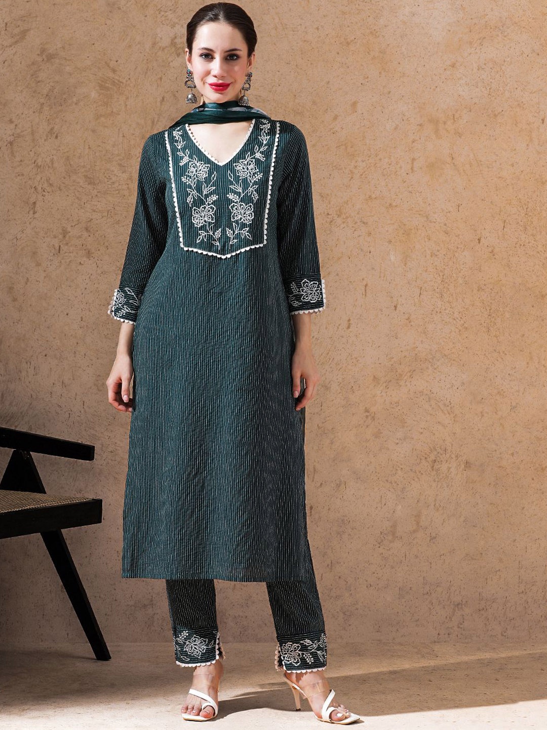STYLEBAAZI Floral Embroidered Pure Cotton Straight Kurta With Trouser & Dupatta, Green
STYLEBAAZI Floral Embroidered Pure Cotton Straight Kurta With Trouser & Dupatta, Green