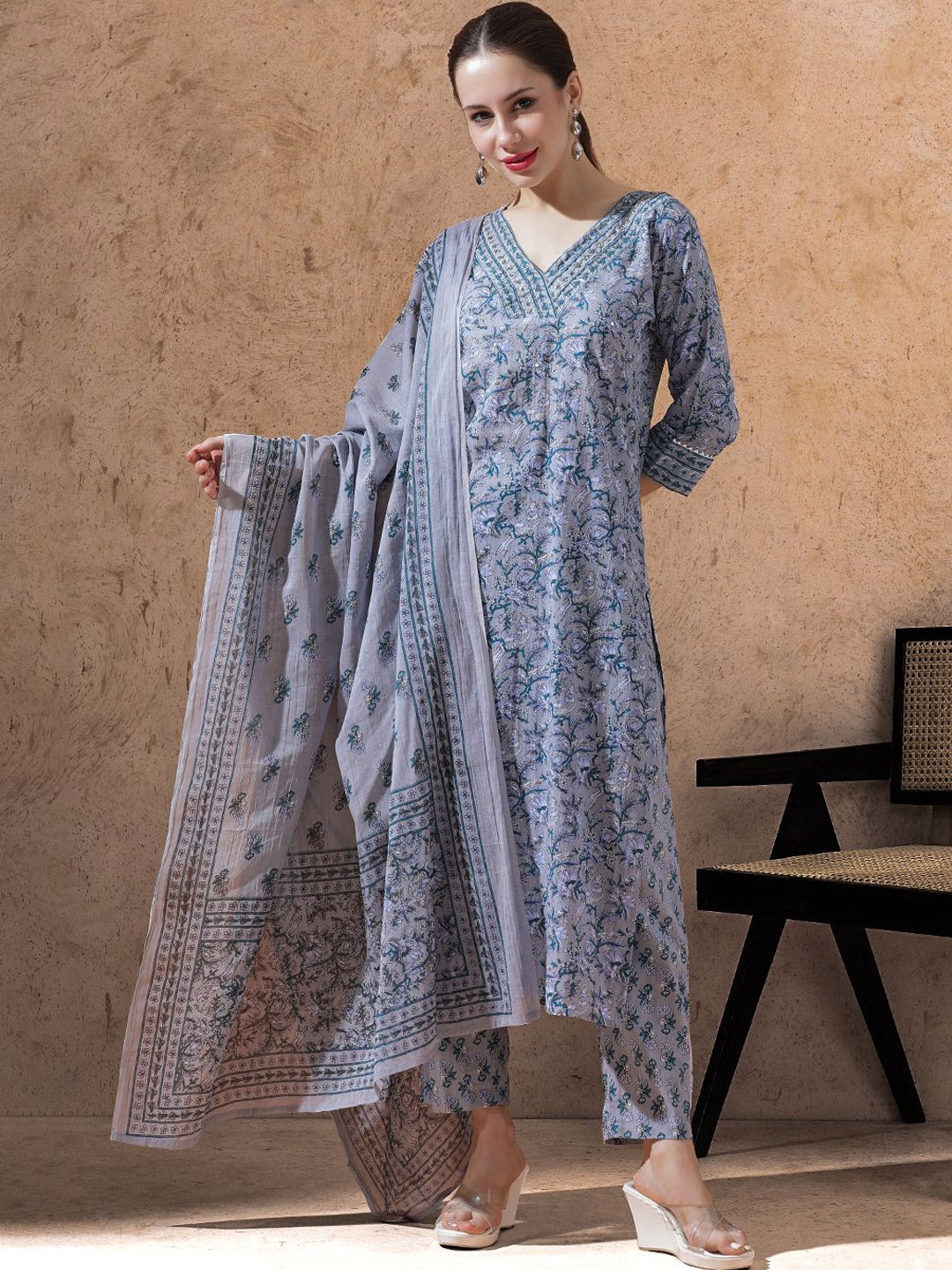 STYLEBAAZI Floral Printed Sequinned Pure Cotton Straight Kurta With Trousers And Dupatta, Blue
STYLEBAAZI Floral Printed Sequinned Pure Cotton Straight Kurta With Trousers And Dupatta, Blue