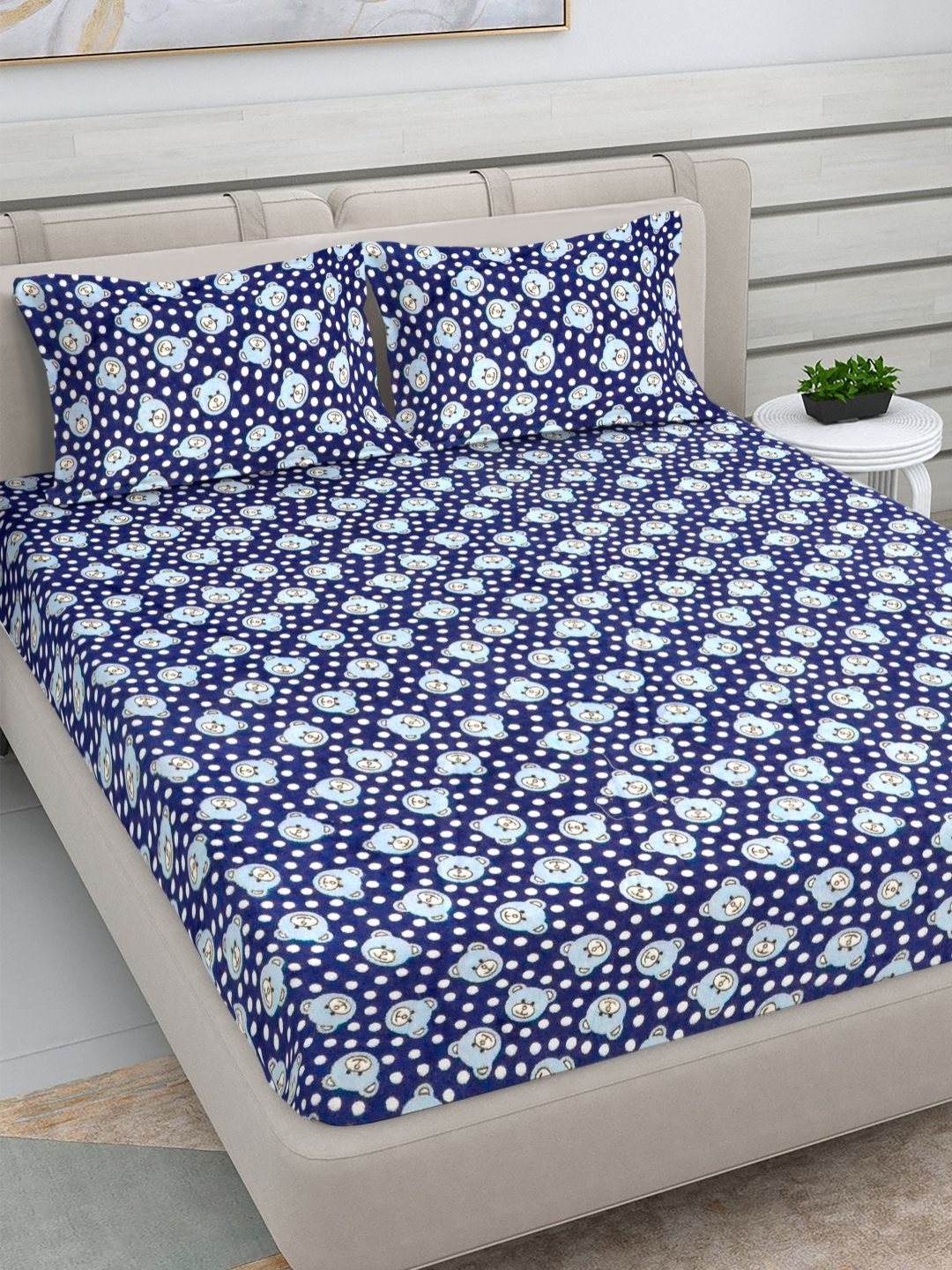 FABINALIV Kids-Unisex Navy Blue Printed Woollen 300 TC King Bedsheet Set-2.50 m x 2.25 m
FABINALIV Kids-Unisex Navy Blue Printed Woollen 300 TC King Bedsheet Set-2.50 m x 2.25 m