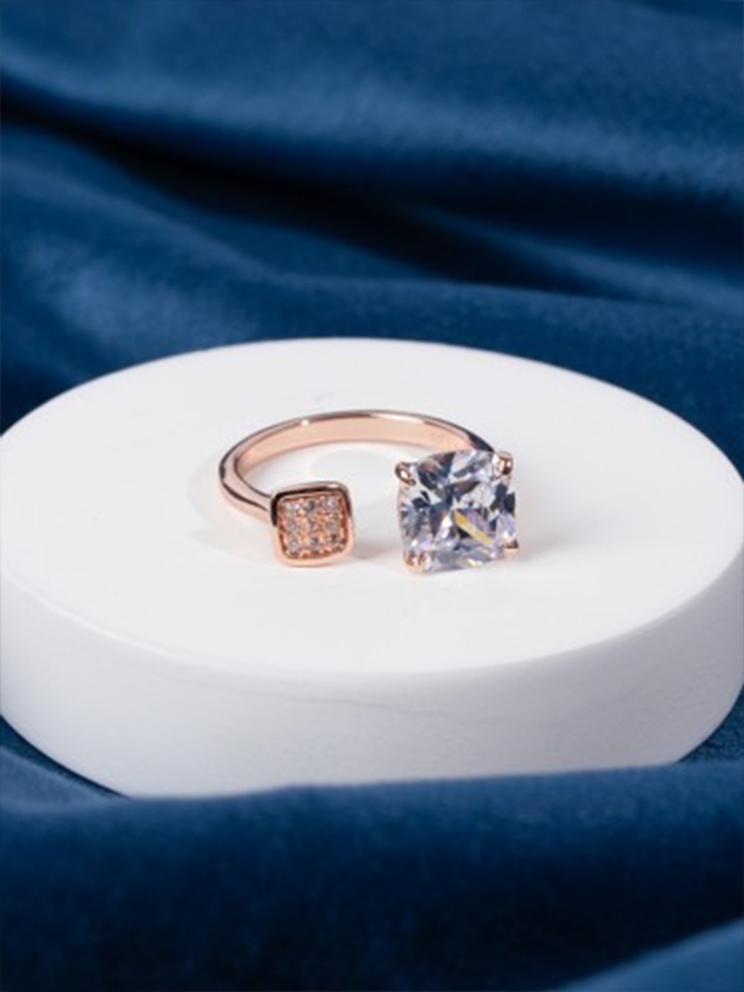 GLYTERS 92.5 Sterling Silver Rose Gold Plated Stone-Studded Solitaire Cube Finger Ring
GLYTERS 92.5 Sterling Silver Rose Gold Plated Stone-Studded Solitaire Cube Finger Ring