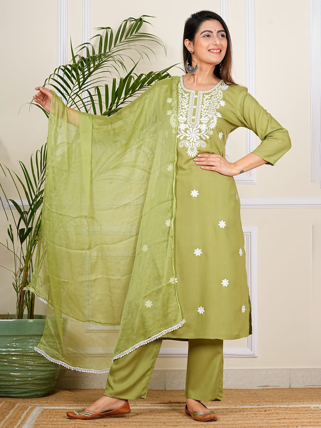 DEVIDINO Floral Embroidered Thread Work Straight Kurta With Trousers & Dupatta, Green
DEVIDINO Floral Embroidered Thread Work Straight Kurta With Trousers & Dupatta, Green