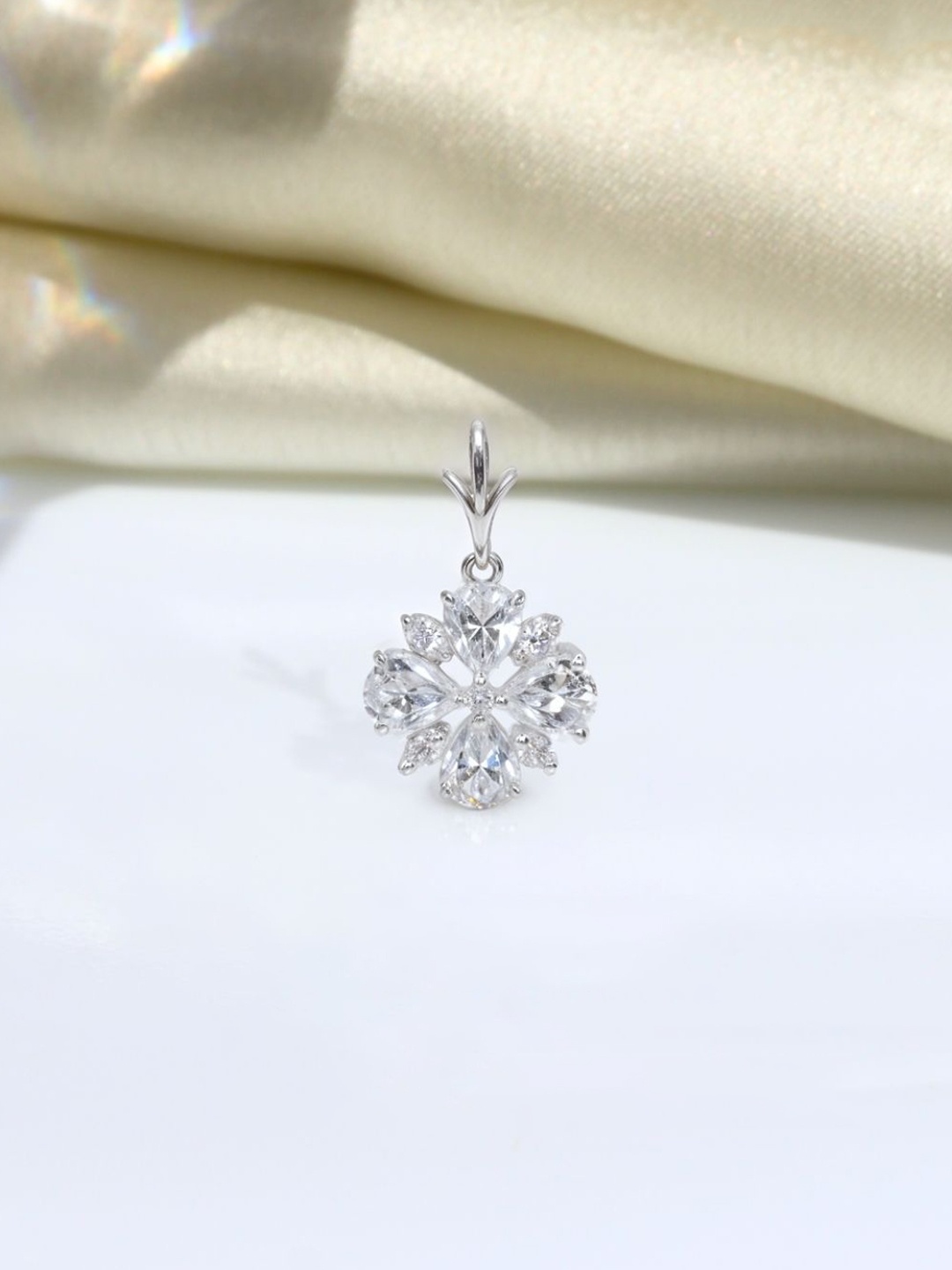 HighSpark 92.5 Sterling Silver Cubic Zirconia Studded Floret Snowflake Solitaire Pendant
HighSpark 92.5 Sterling Silver Cubic Zirconia Studded Floret Snowflake Solitaire Pendant