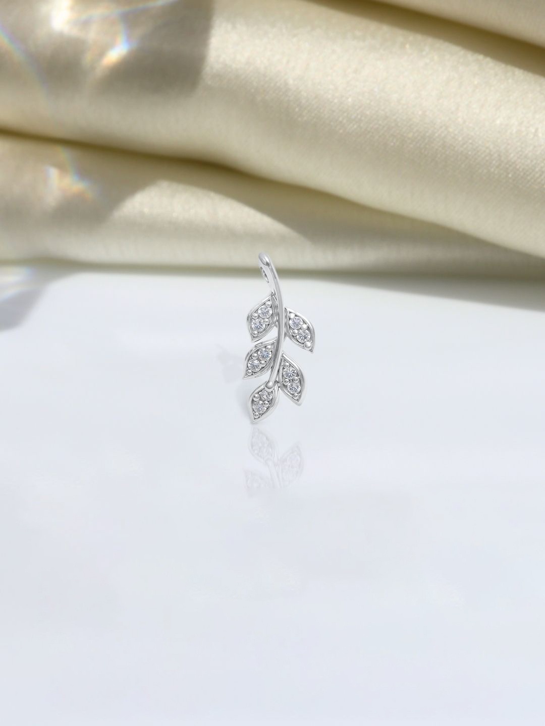 HighSpark 92.5 Sterling Silver Crystal & Cubic Zirconia Studded Leaf Solitaire Pendant
HighSpark 92.5 Sterling Silver Crystal & Cubic Zirconia Studded Leaf Solitaire Pendant