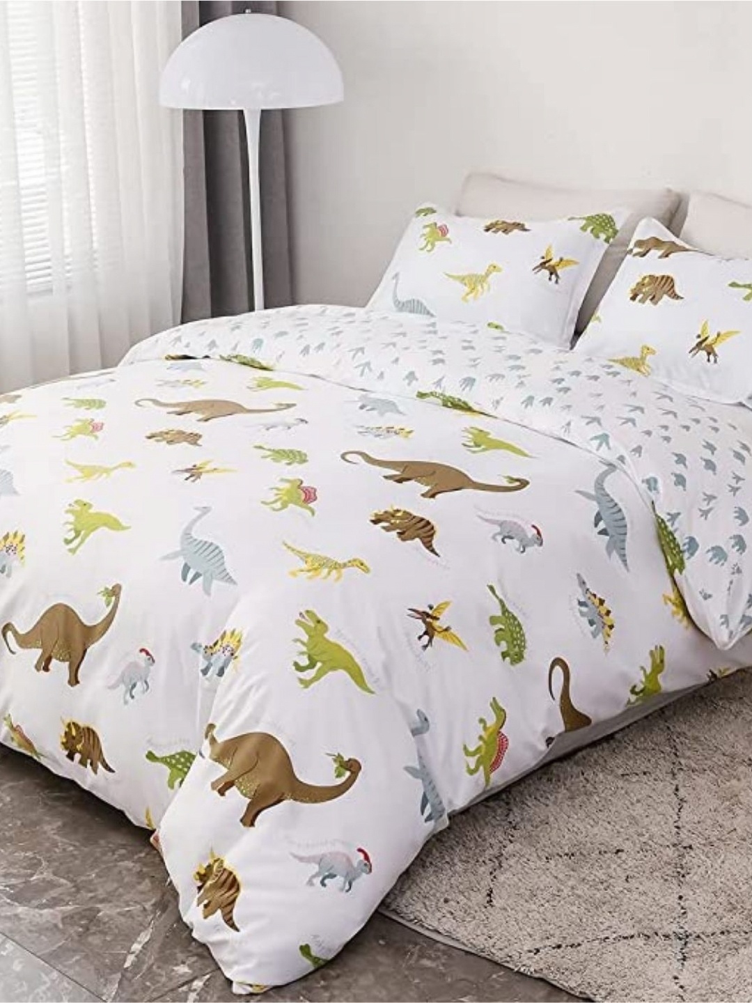 Famyo Cream-Coloured & Green 4 Pieces Quirky Printed Microfiber Double King Bedding Set
Famyo Cream-Coloured & Green 4 Pieces Quirky Printed Microfiber Double King Bedding Set