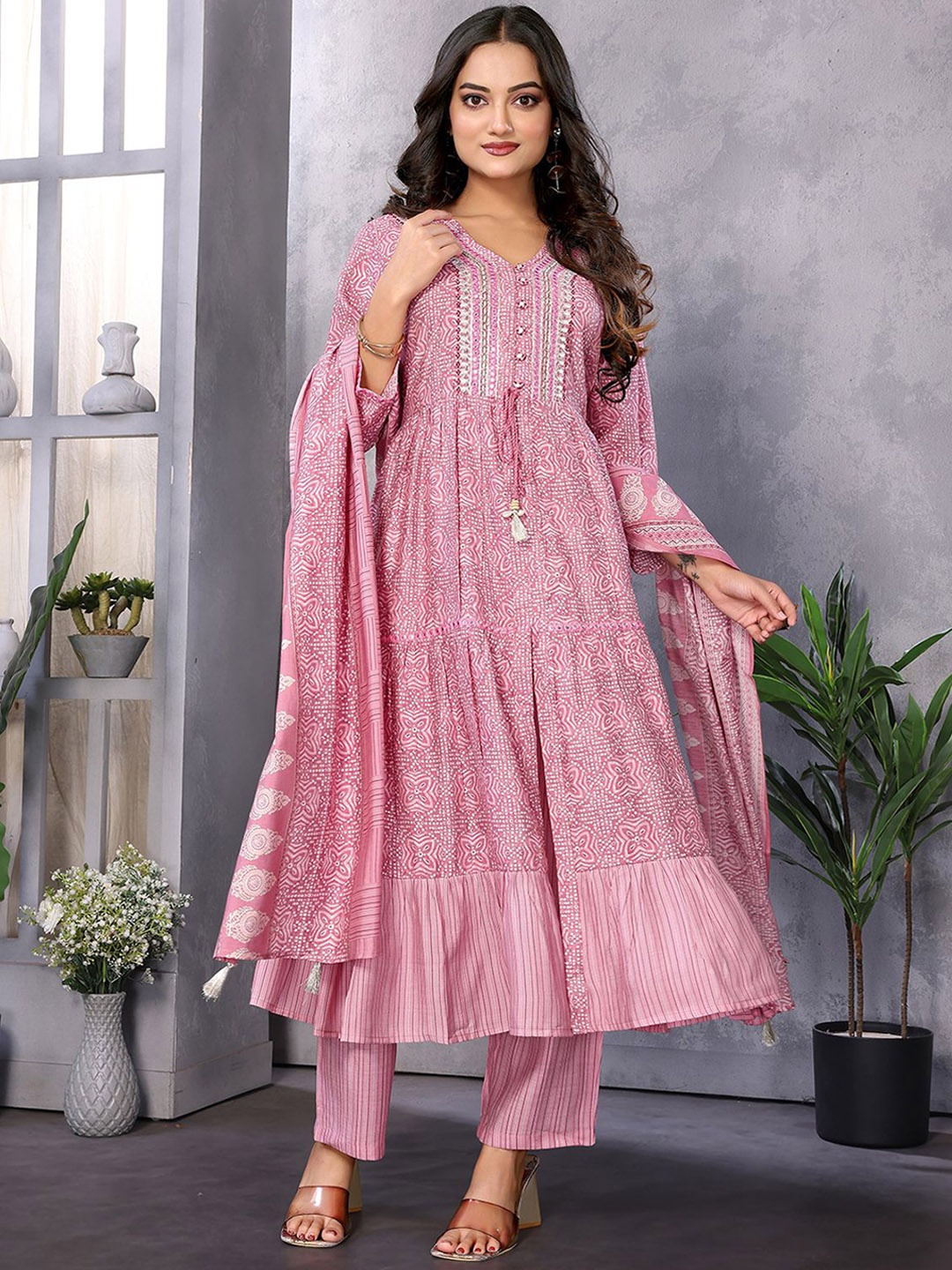 Rangita Ethnic Motifs Printed V-Neck Thread Work Kurta With Trousers And Dupatta, Pink
Rangita Ethnic Motifs Printed V-Neck Thread Work Kurta With Trousers And Dupatta, Pink