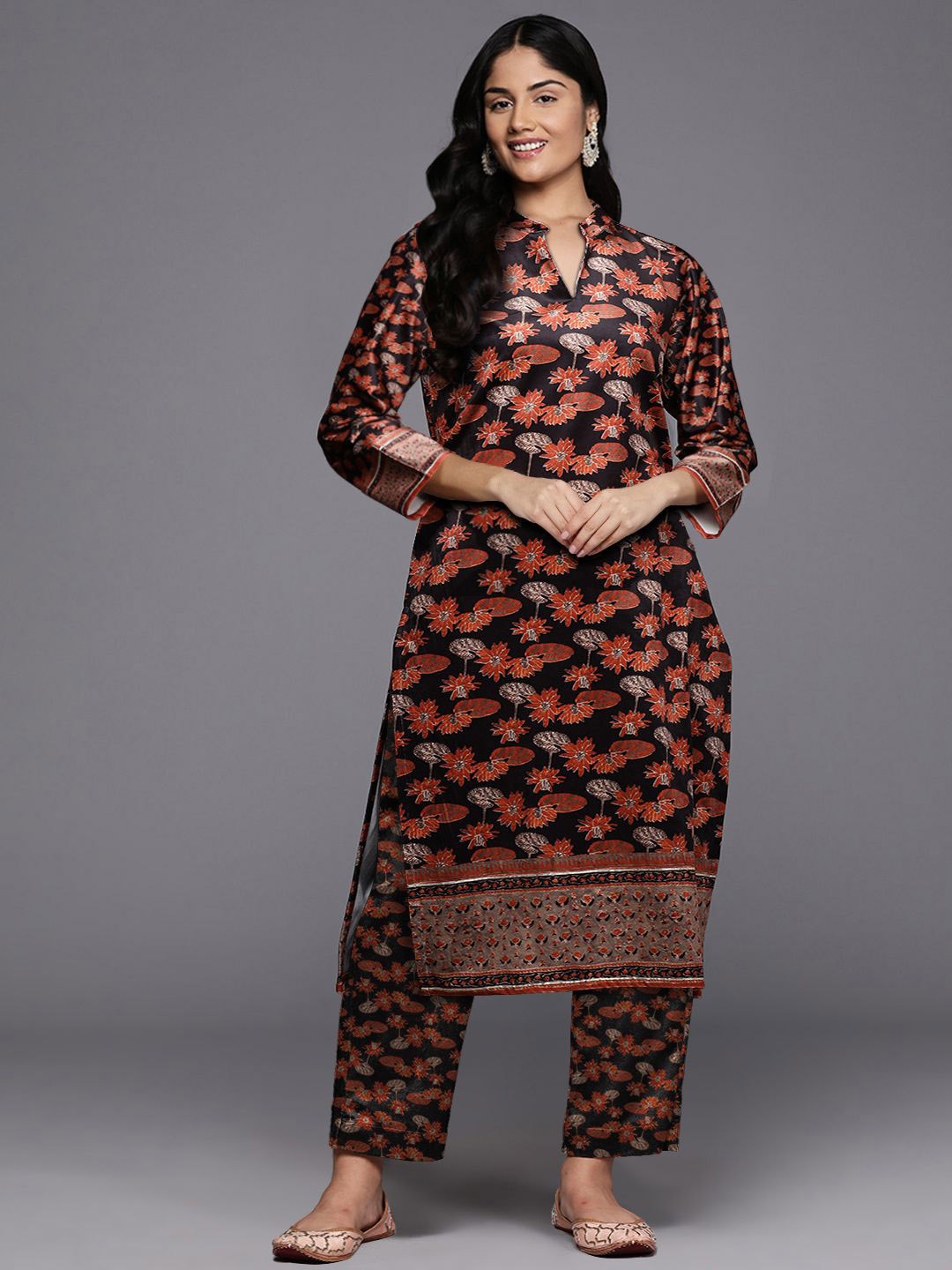 A PLUS BY AHALYAA Floral Printed Mandarin Collar Velvet Straight Kurta With Trouser, Black
A PLUS BY AHALYAA Floral Printed Mandarin Collar Velvet Straight Kurta With Trouser, Black