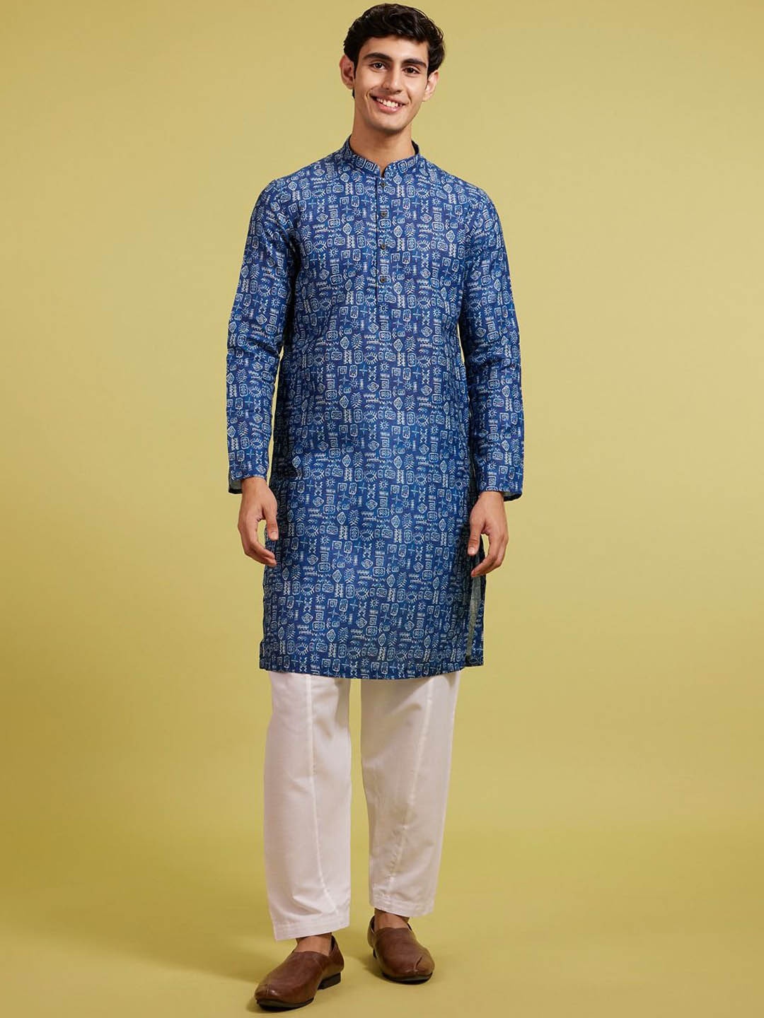 Diwas by Manyavar Abstract Printed Woven Design Cotton Mandarin Collar Straight Kurta, Blue
Diwas by Manyavar Abstract Printed Woven Design Cotton Mandarin Collar Straight Kurta, Blue