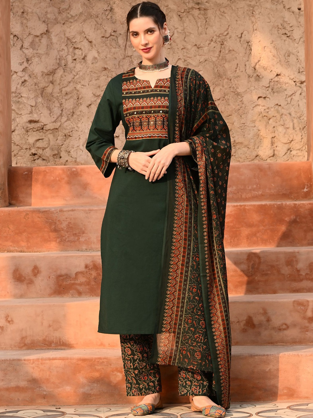 filora Floral Printed Sequinned Pure Cotton Straight Kurta With Trouser & Dupatta, Green
filora Floral Printed Sequinned Pure Cotton Straight Kurta With Trouser & Dupatta, Green